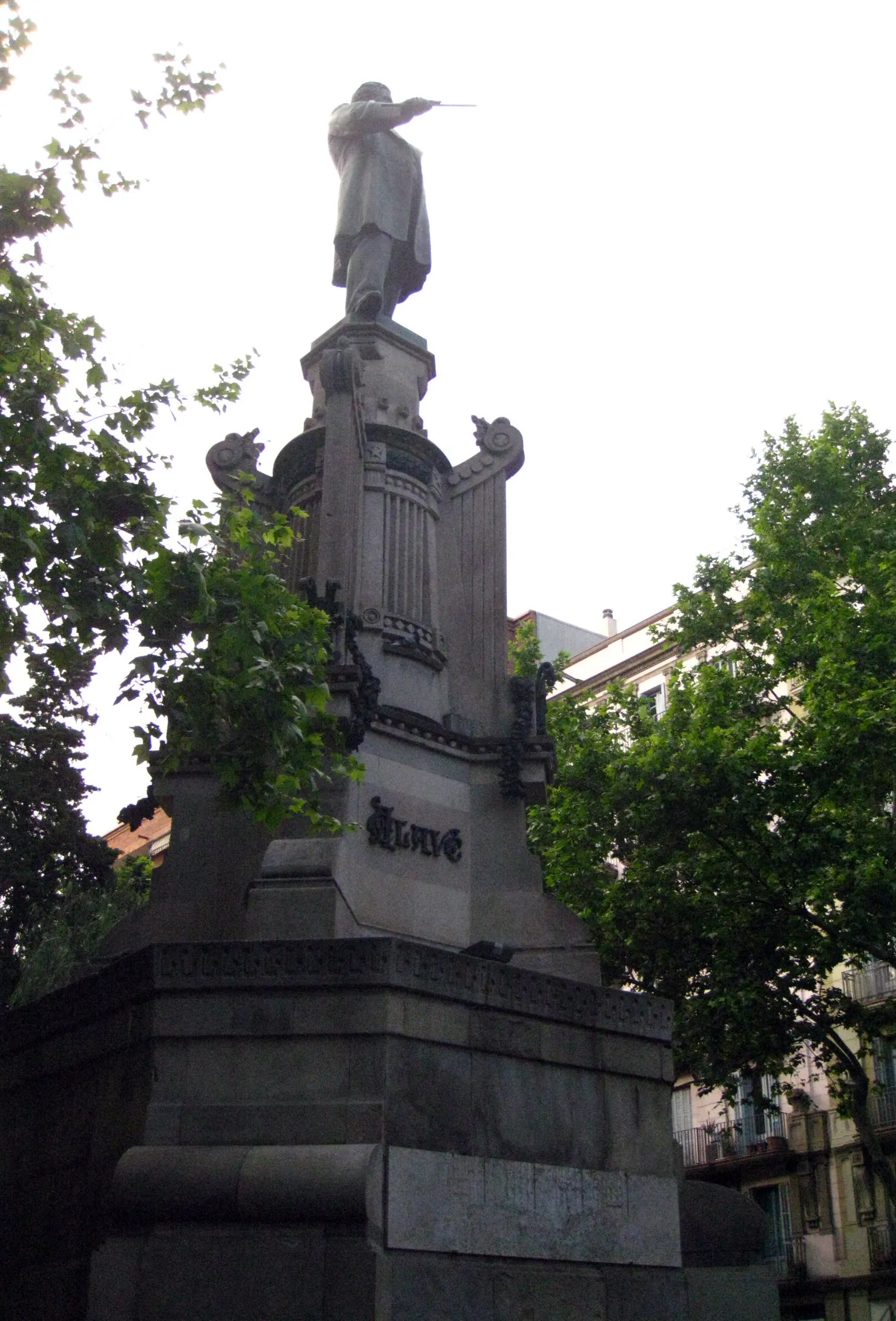 Monument a Anselm Clavé