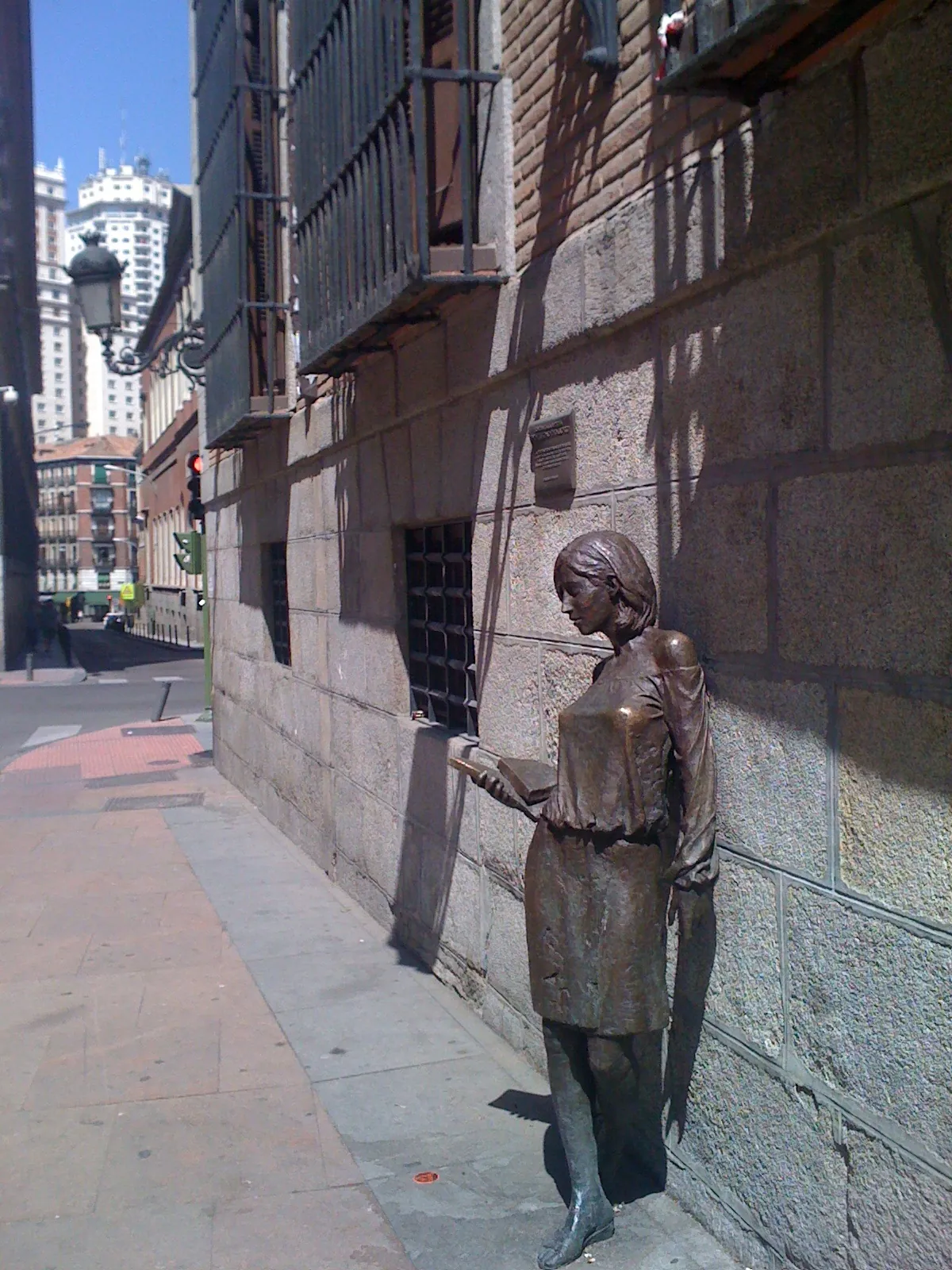 Tras Julia