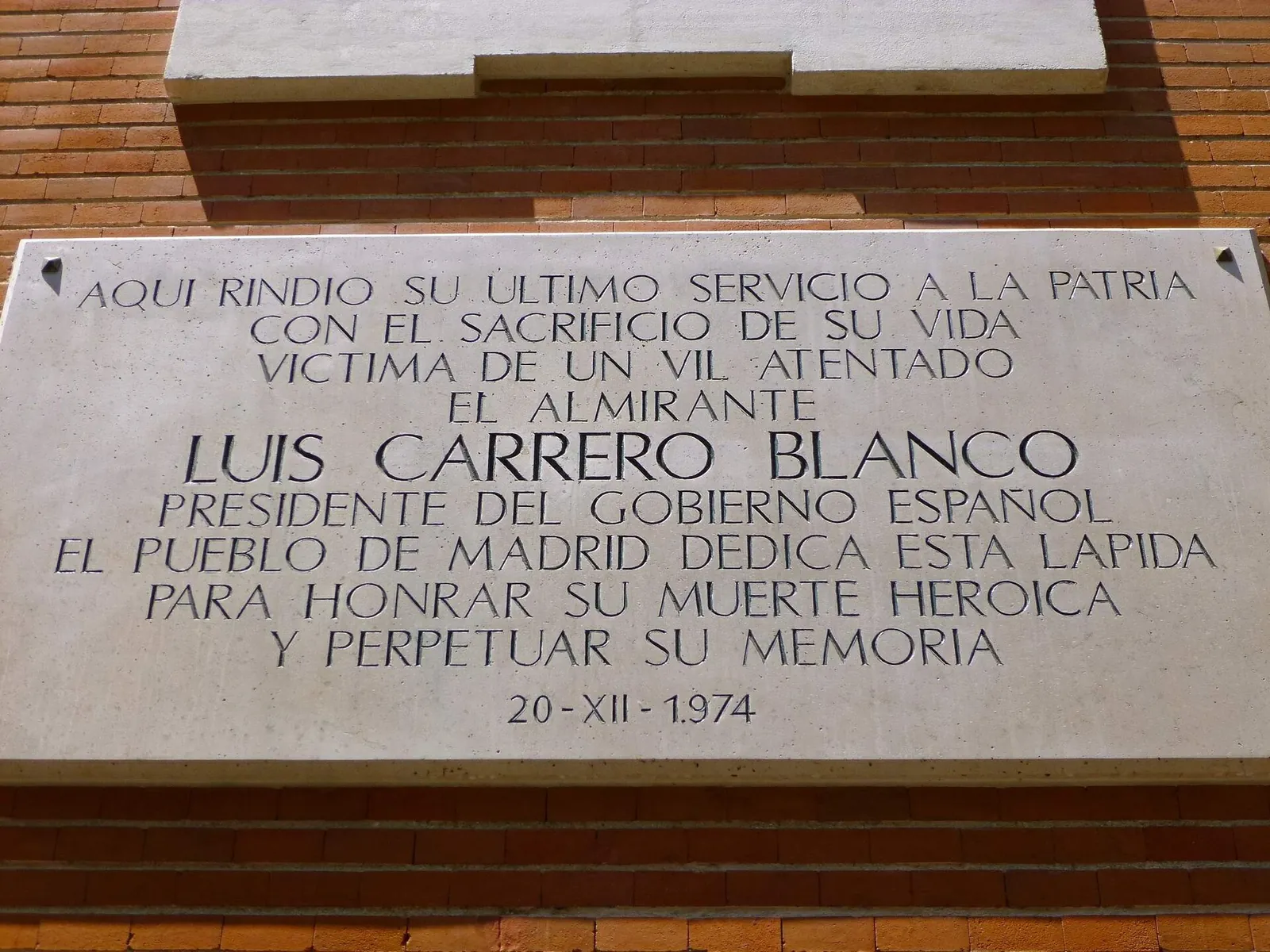 Placa en honor a Carrero Blanco