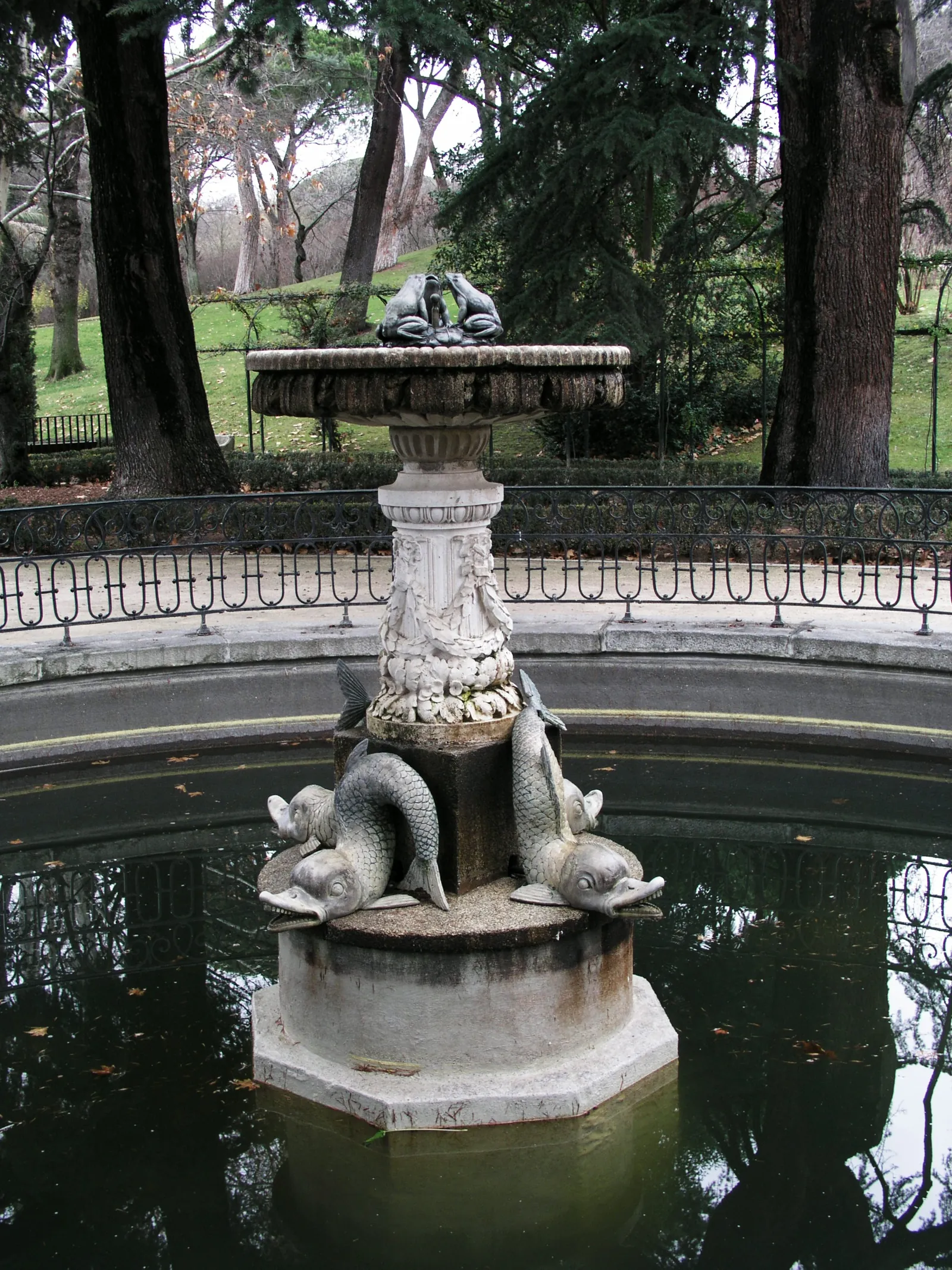 Fuente de los Delfines