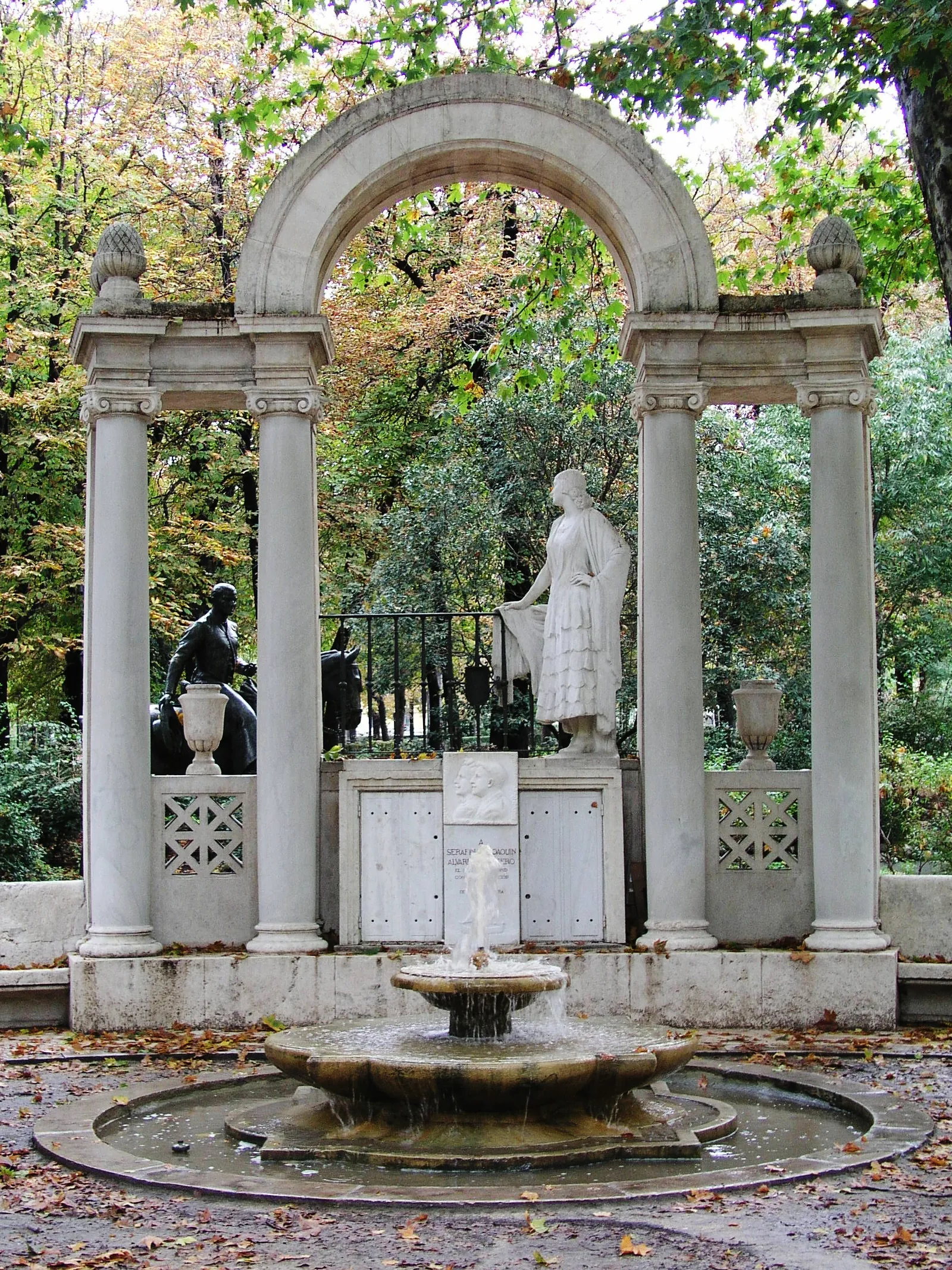Monumento a los Hermanos Álvarez Quintero