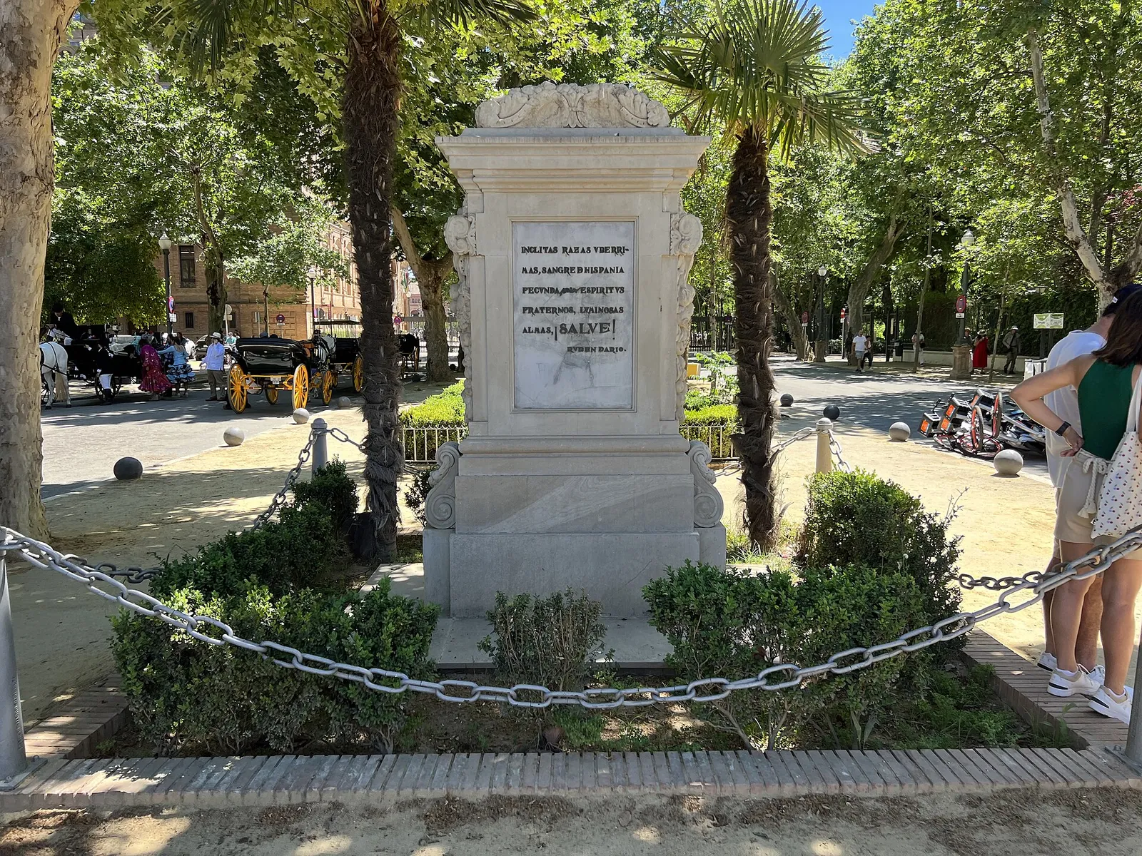 Monumento a La Raza
