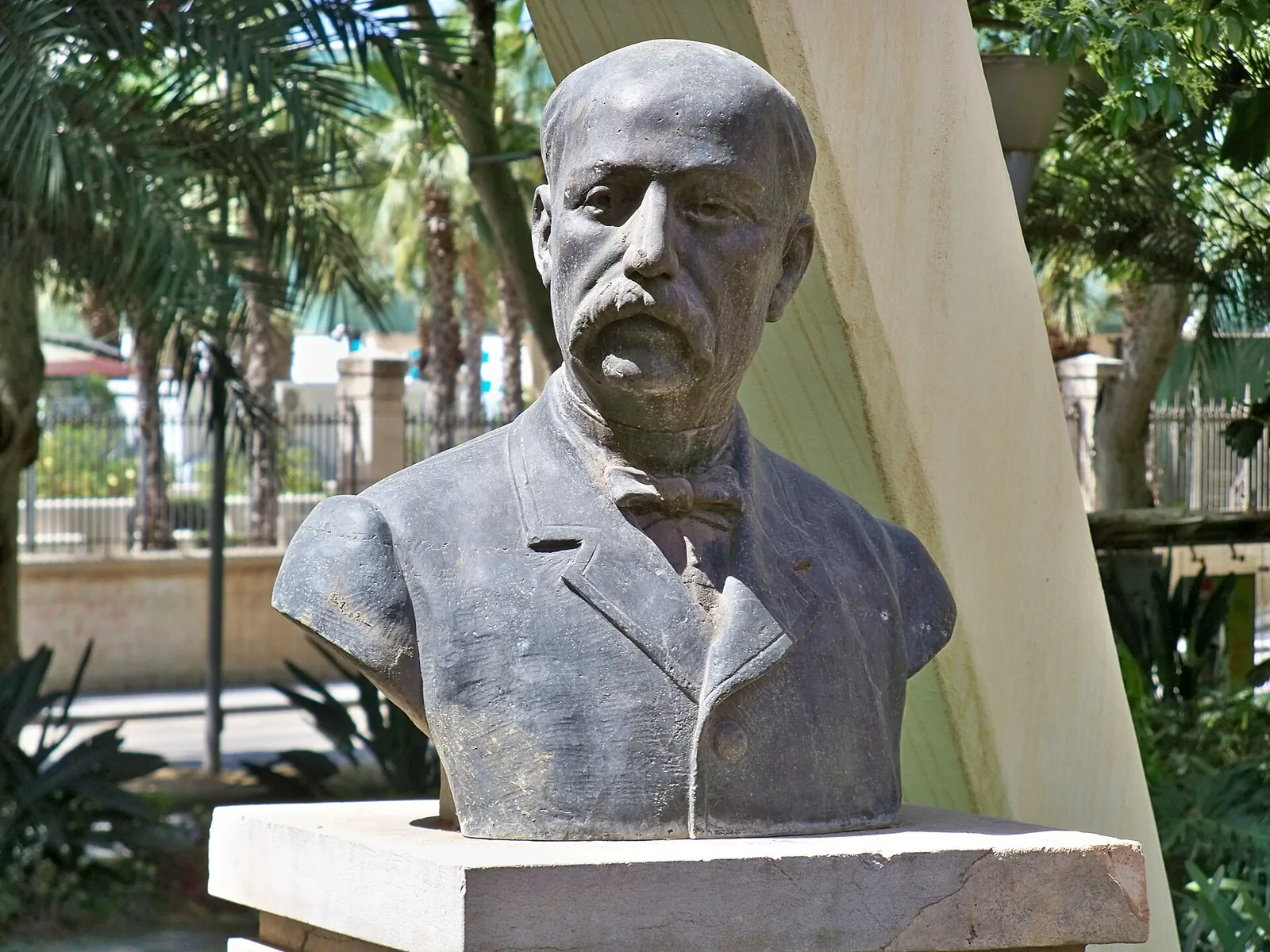Monumento a Eduardo Ocón Rivas