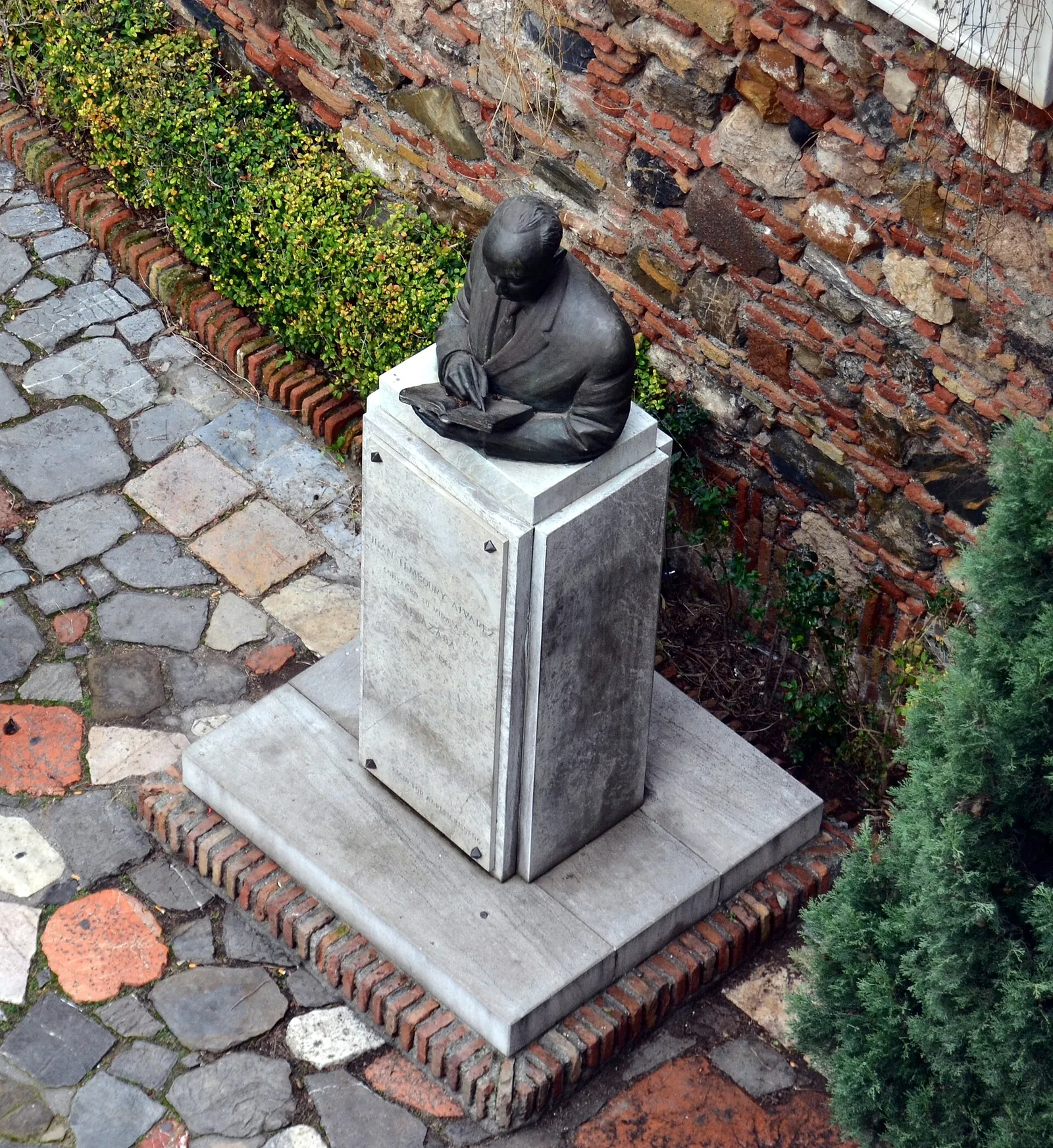 Monumento a Juan Temboury Álvarez