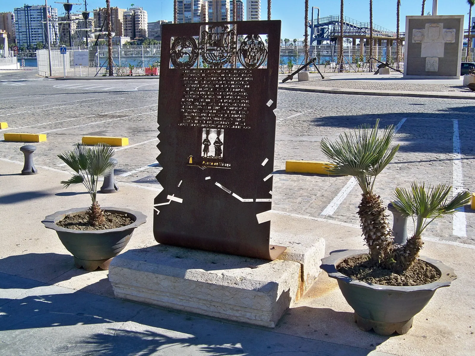 Monumento a San Ciriaco y Santa Paula Conmemorativo de las Obras del Puerto de Málaga