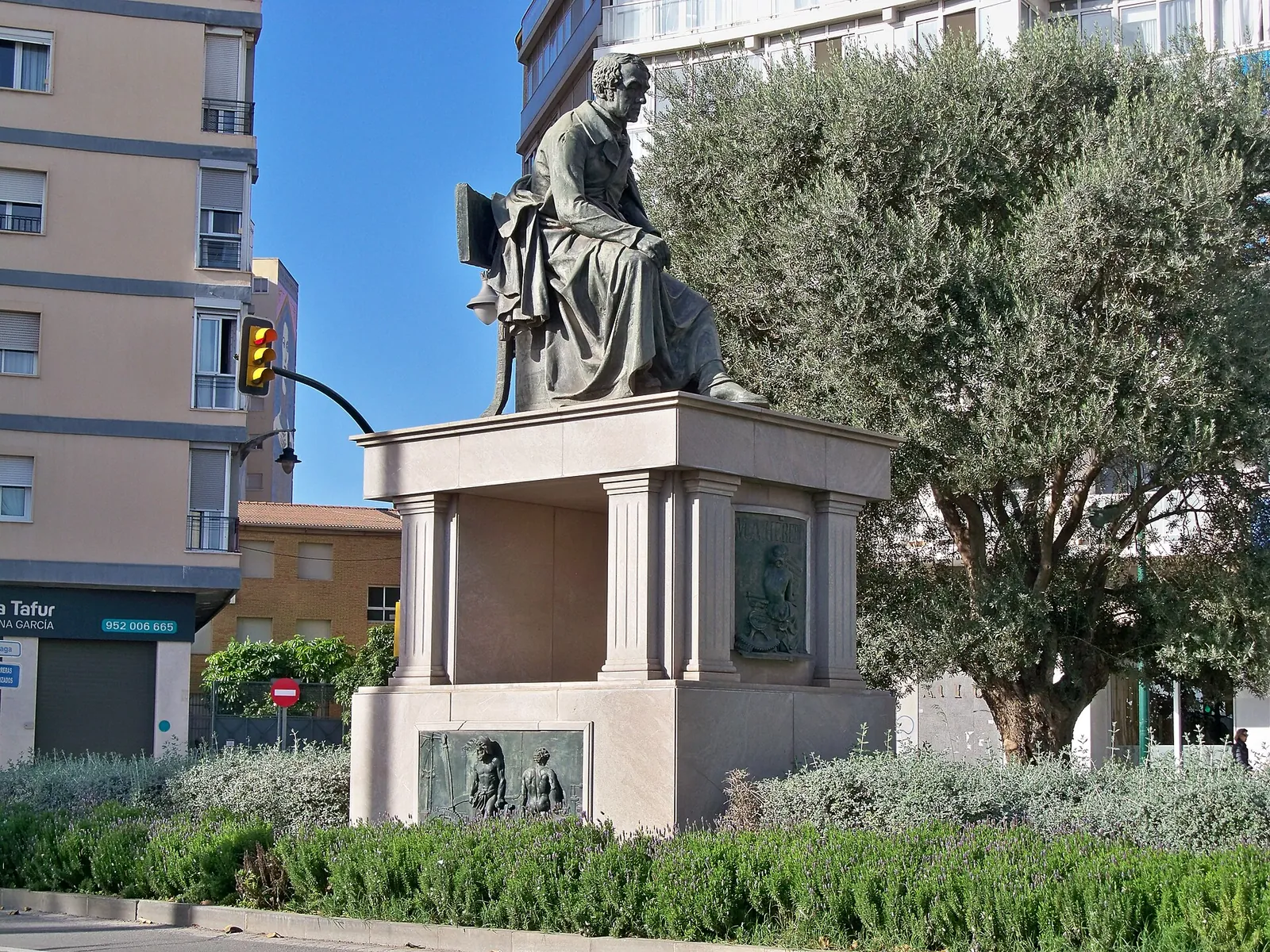 Monumento a Manuel Agustín Heredia