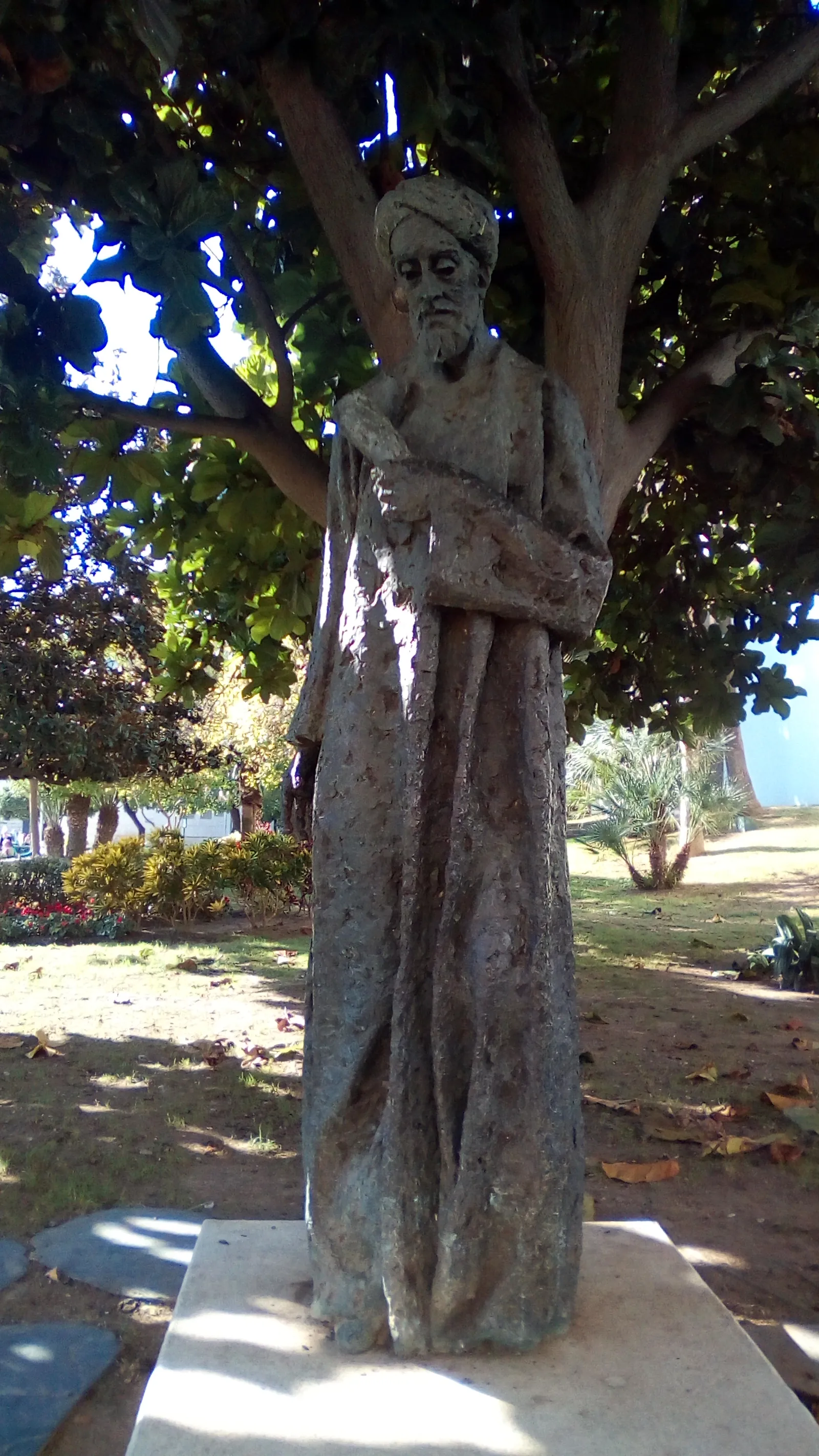 Monumento a Salomón Ben Gabirol