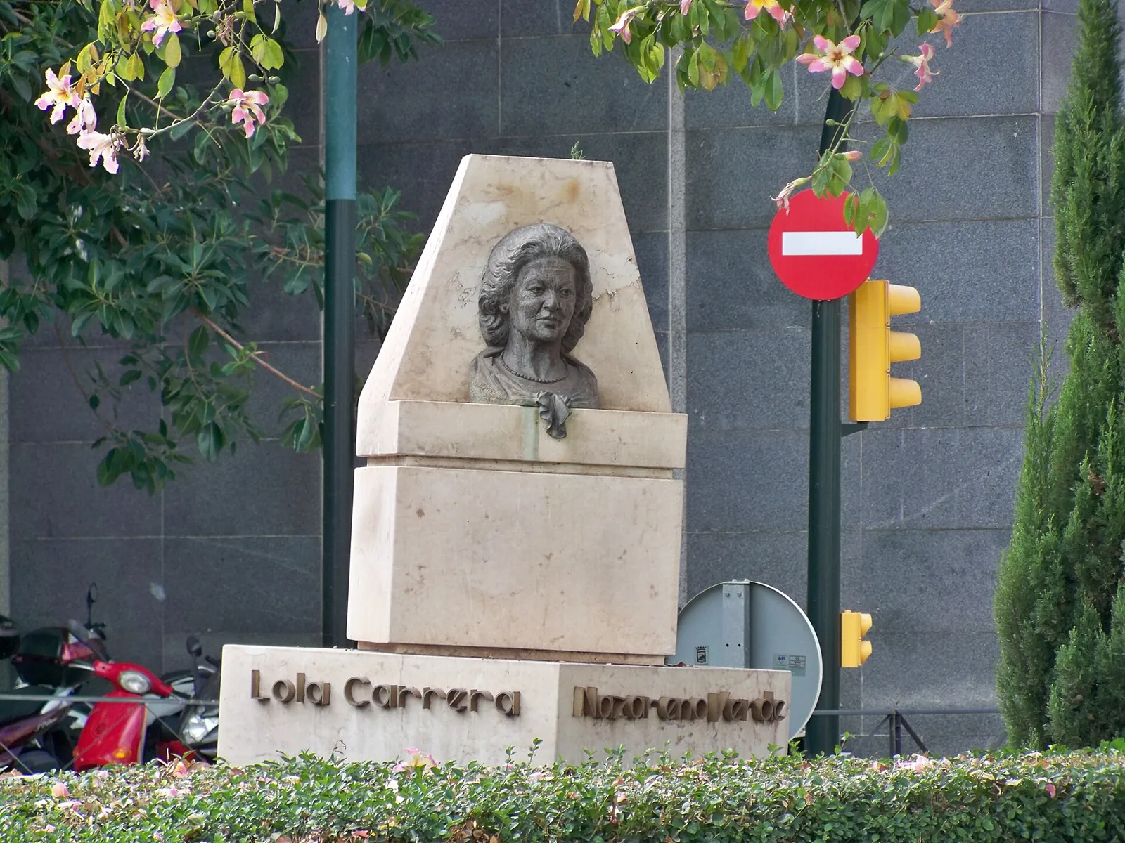 Monumento a Lola Carrera
