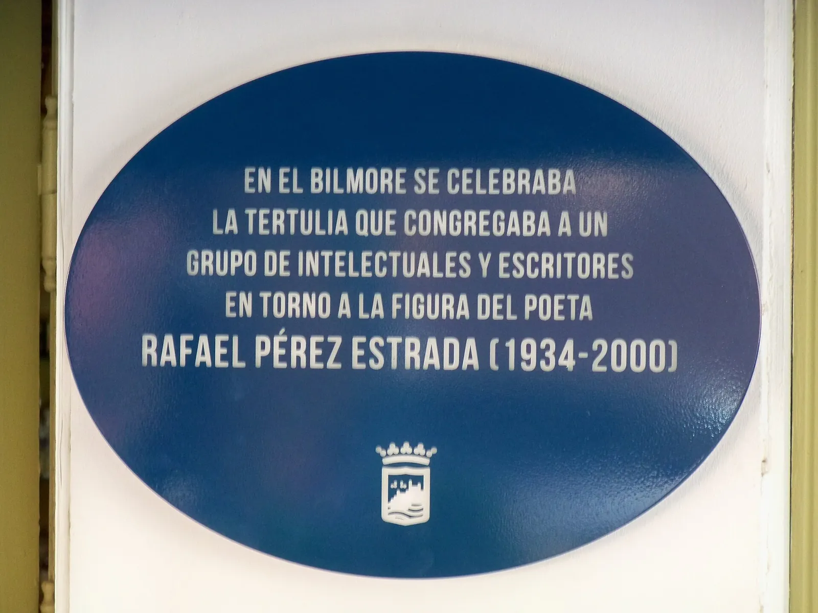 Placa a Rafael Pérez Estrada