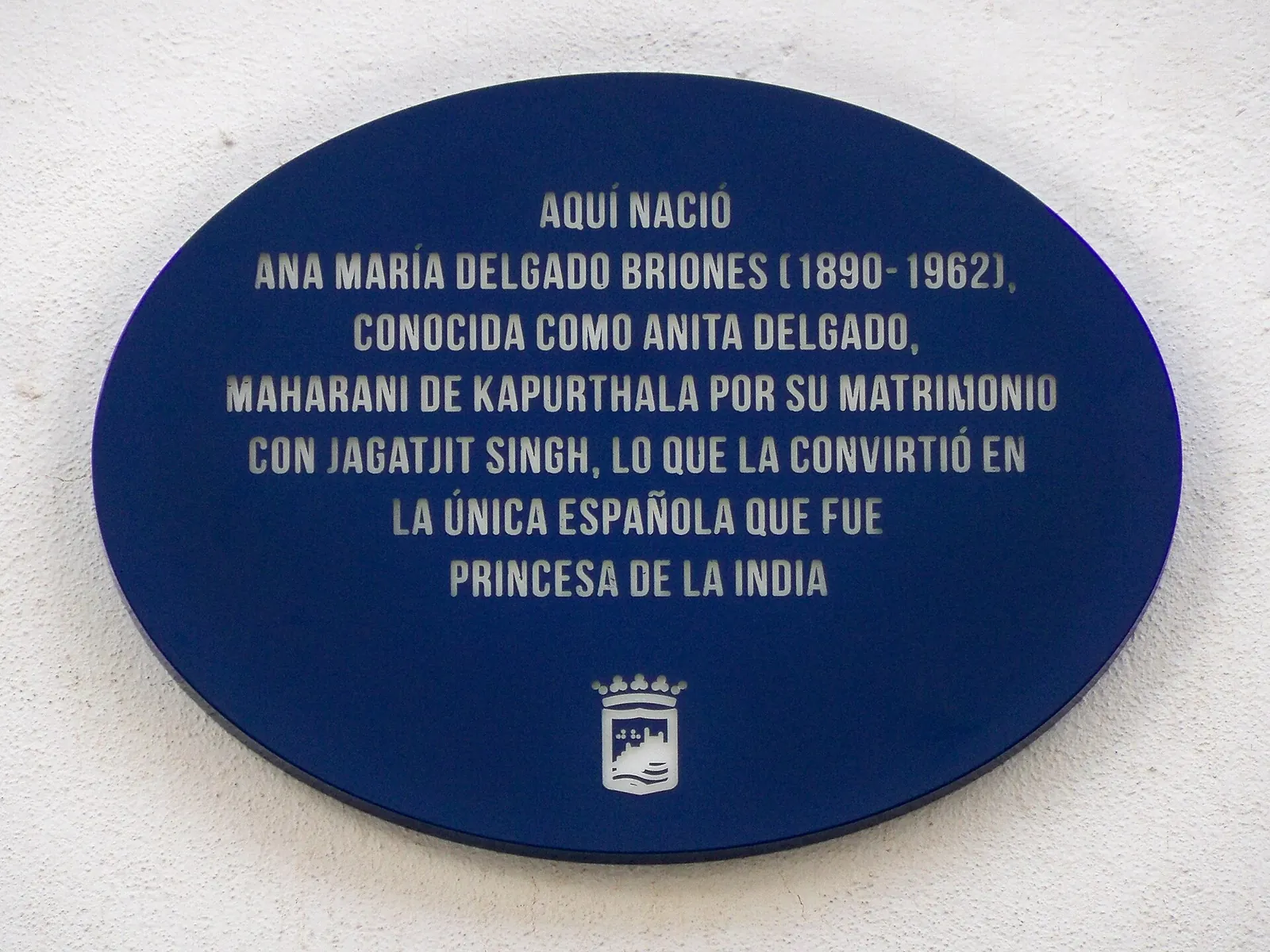Placa a Anita Delgado