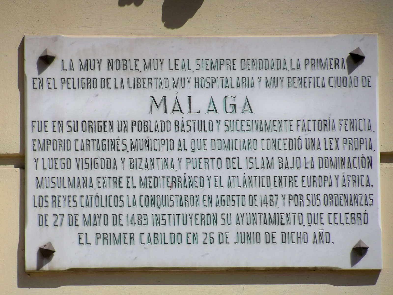 Placa al Ayuntamiento de Málaga