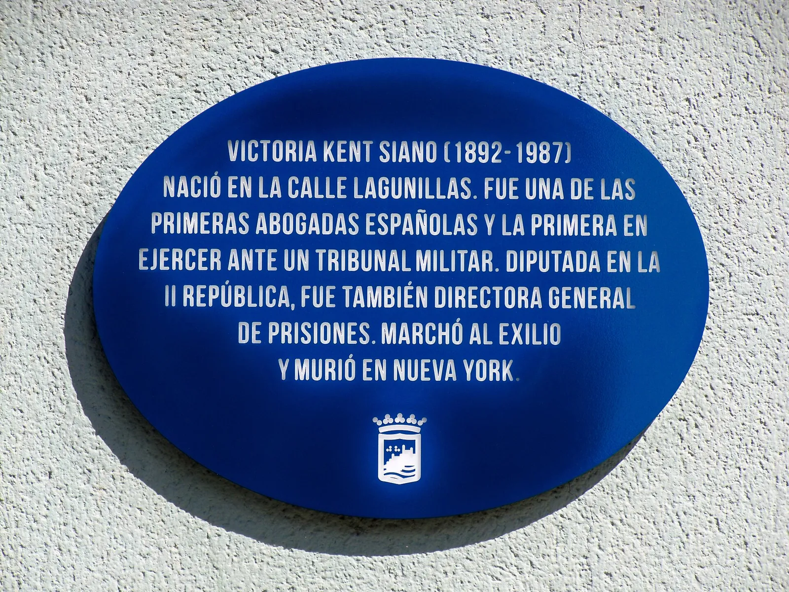 Placa a Victoria Kent