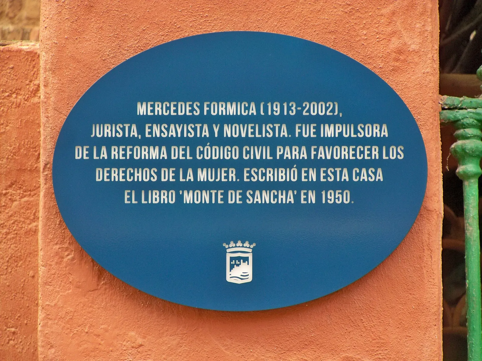 Placa a Mercedes Formica