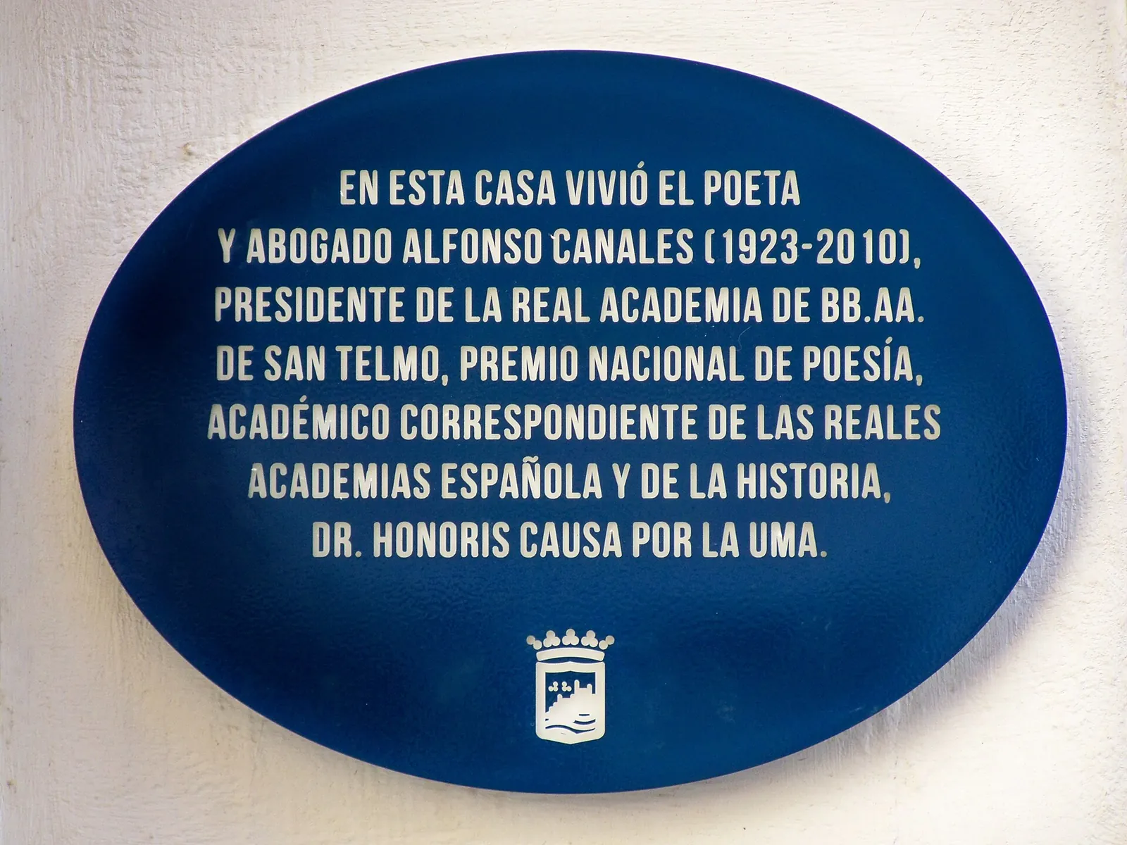 Placa a Alfonso Canales