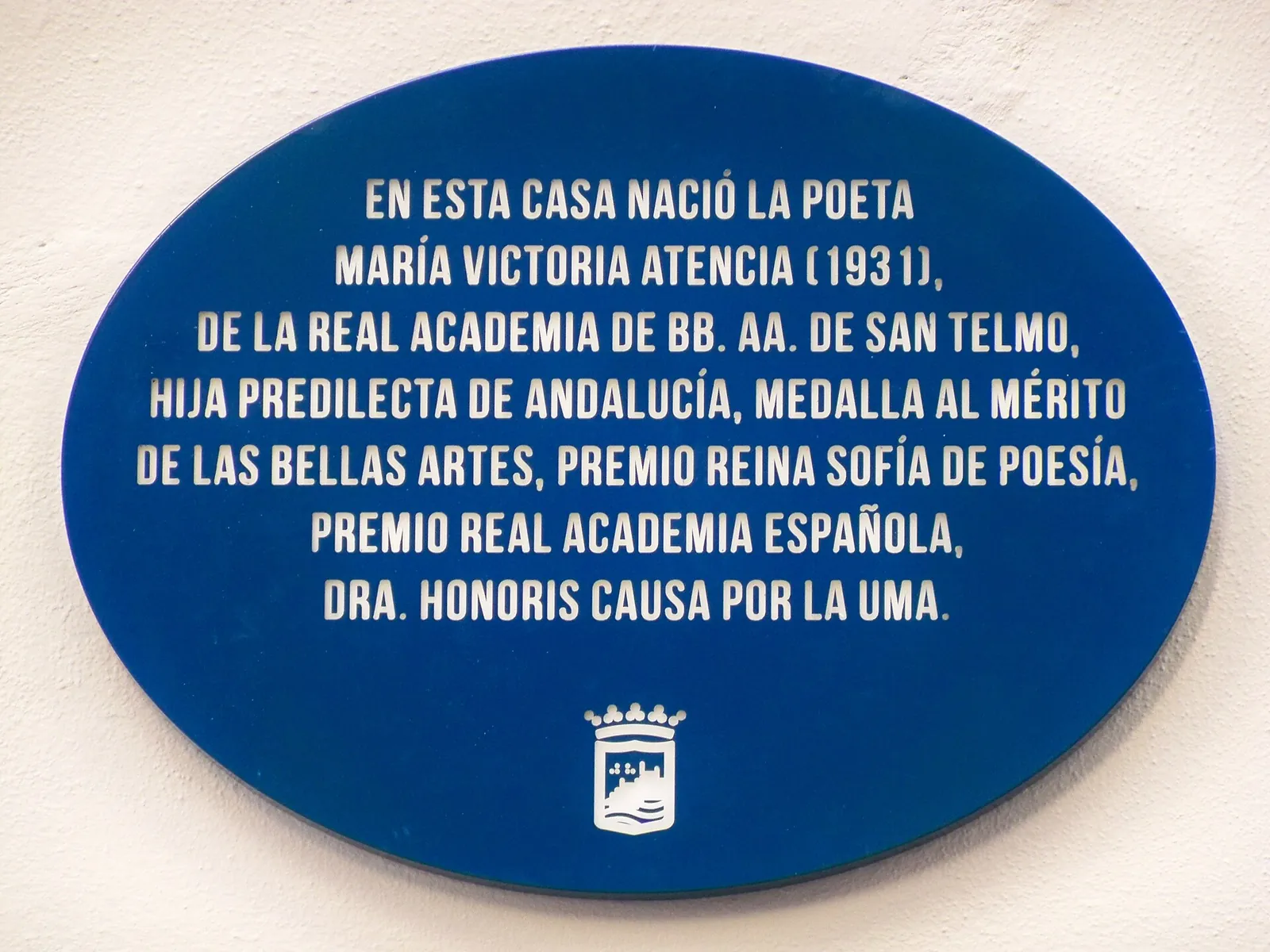 Placa a María Victoria Atencia