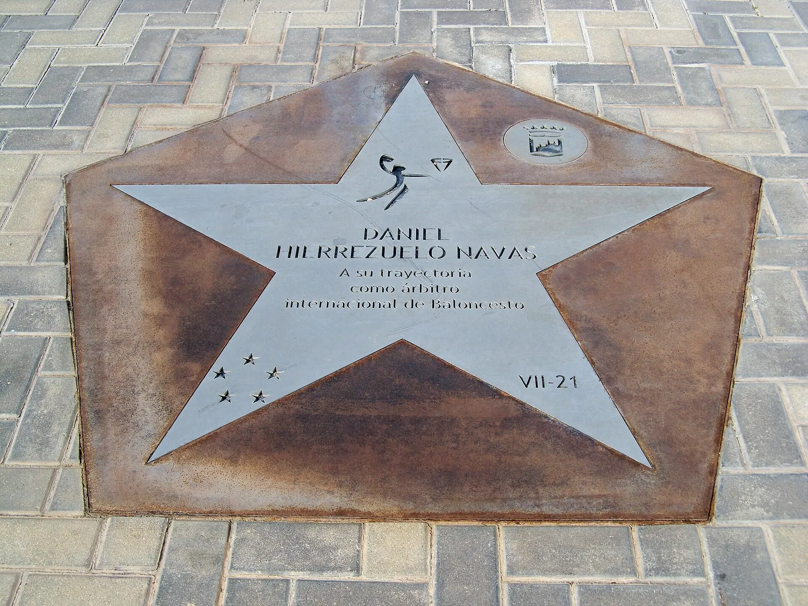Placa a Daniel Hierrezuelo Navas