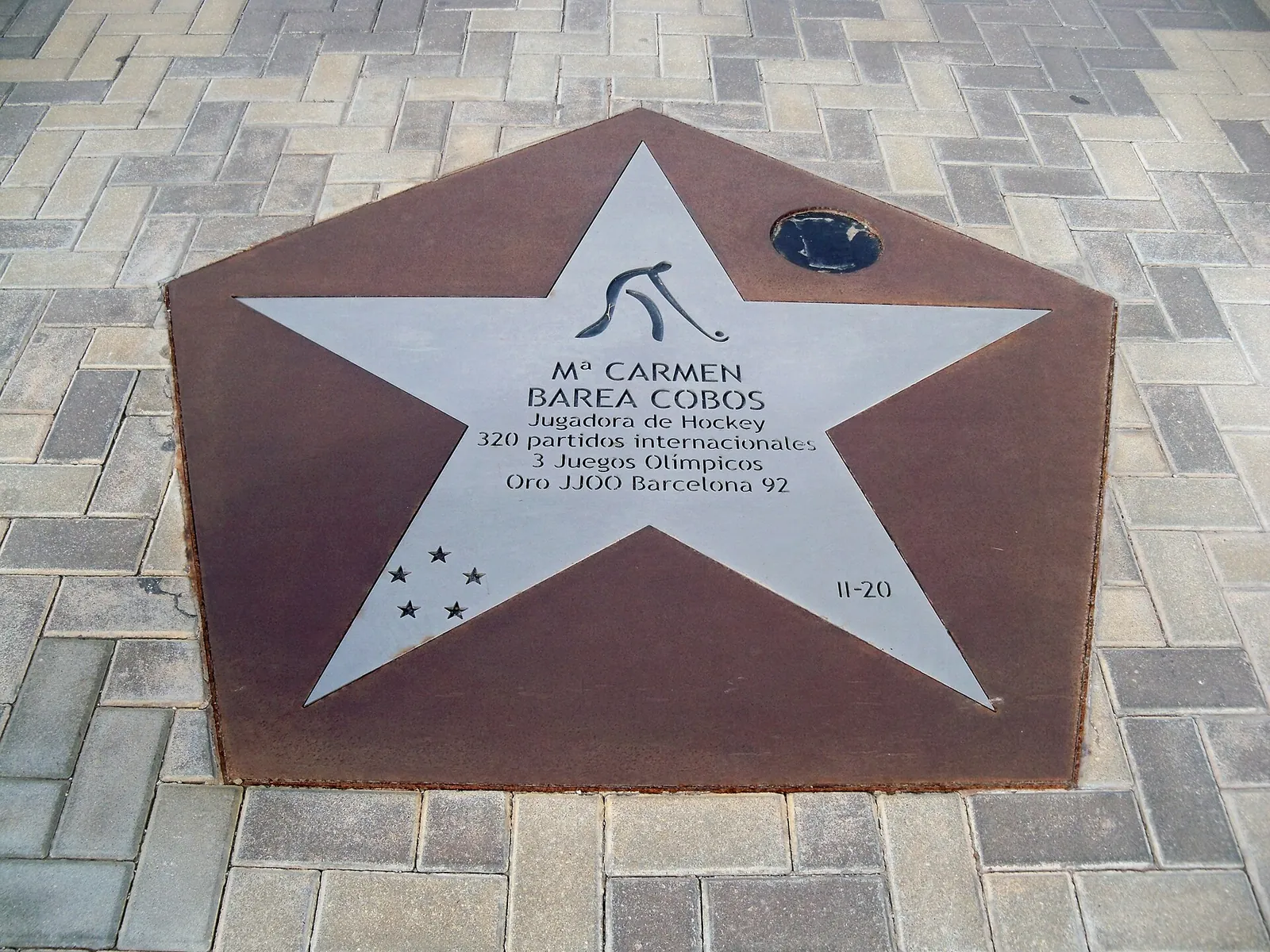 Placa a Mª Carmen Barea Cobos