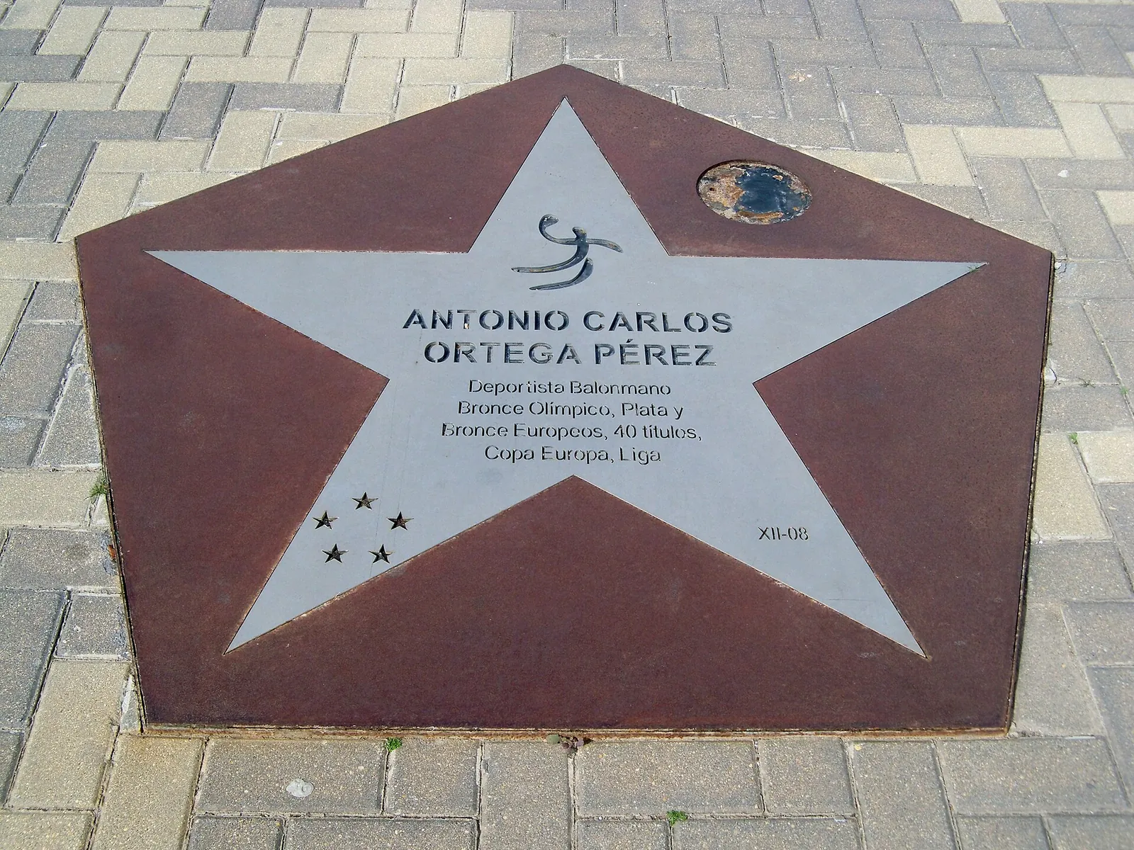 Placa a Antonio Carlos Ortega Pérez