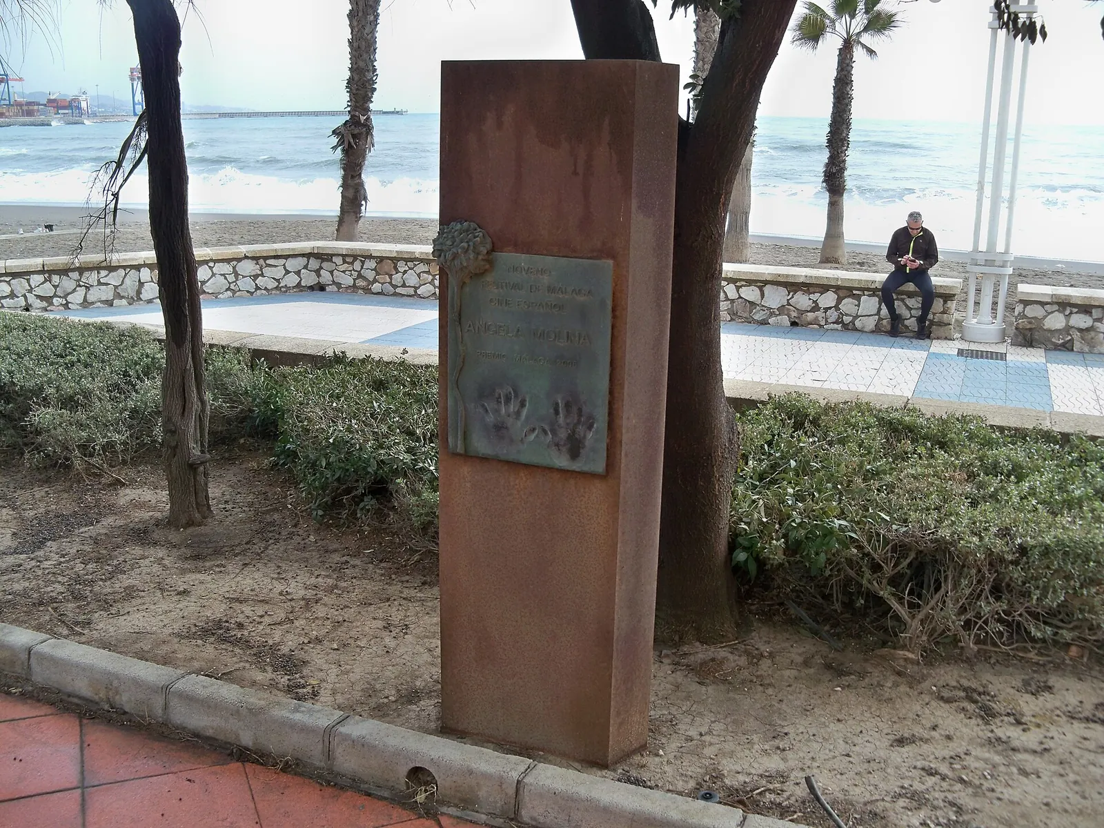 Monumento a Ángela Molina