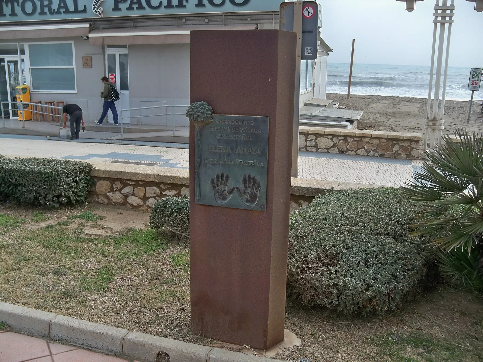 Monumento a Elena Anaya