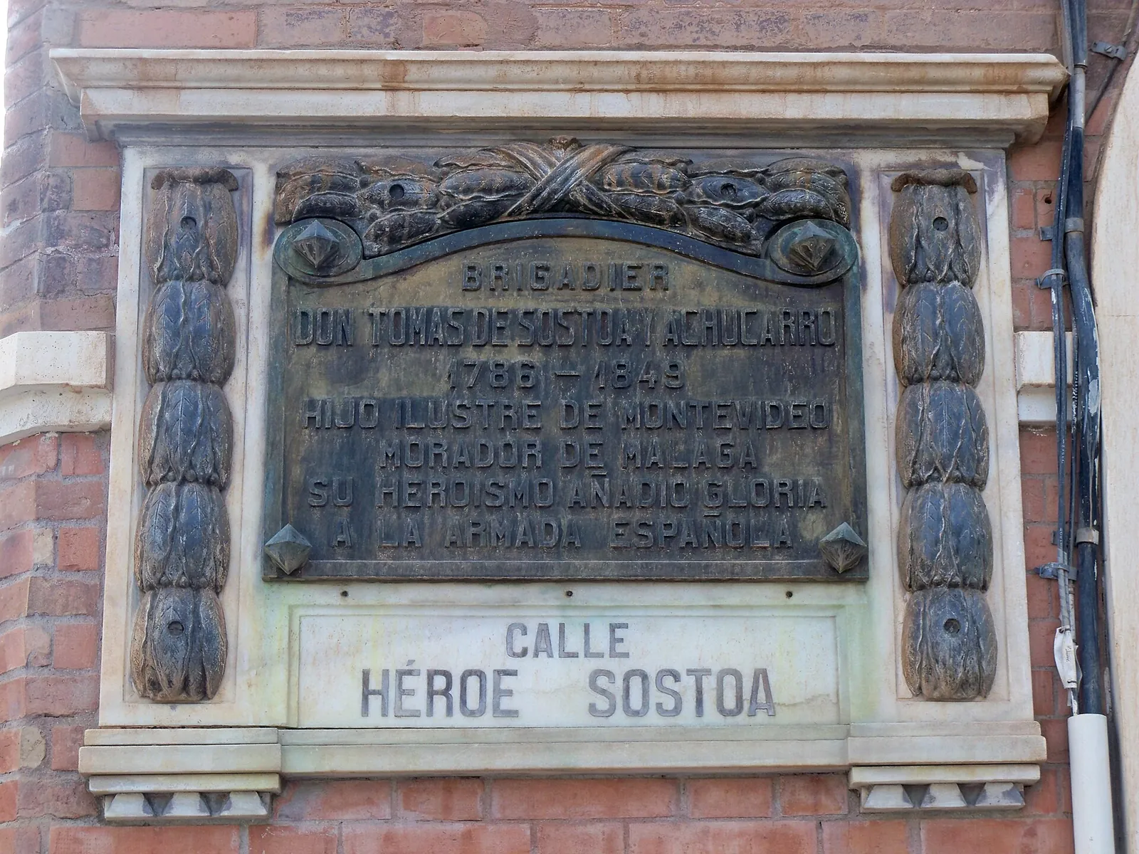 Placa a Tomás de Sostoa y Achúcarro