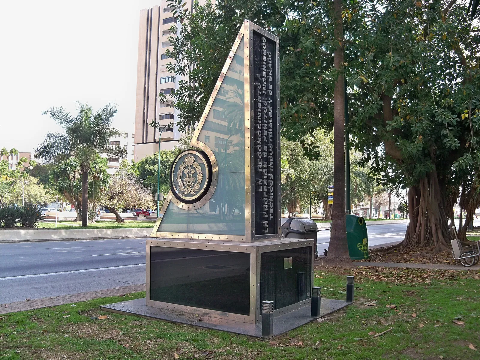 Monumento a la Profesión de Peritos, Ingenieros Técnicos Industriales y de Grado
