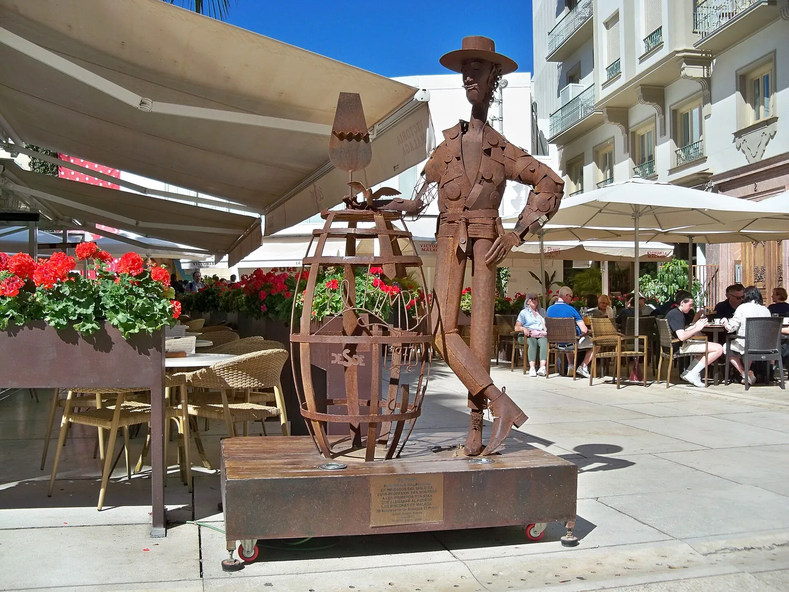 Monumento al 50.º Aniversario de Bodegas El Pimpi