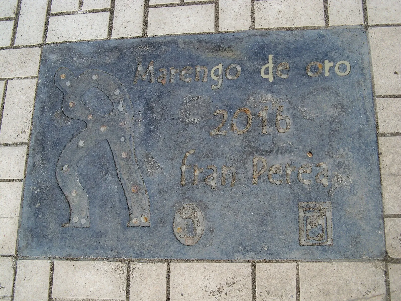 Placa a Fran Perea