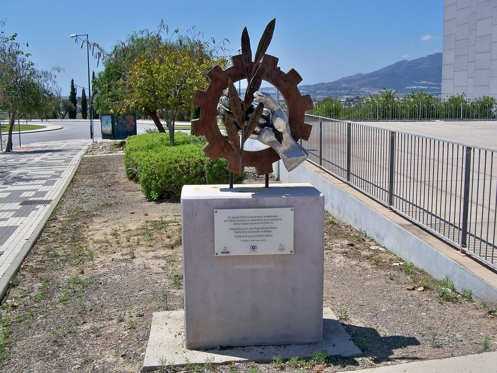 Monumento a los Profesionales del Trabajo Social por la COVID-19