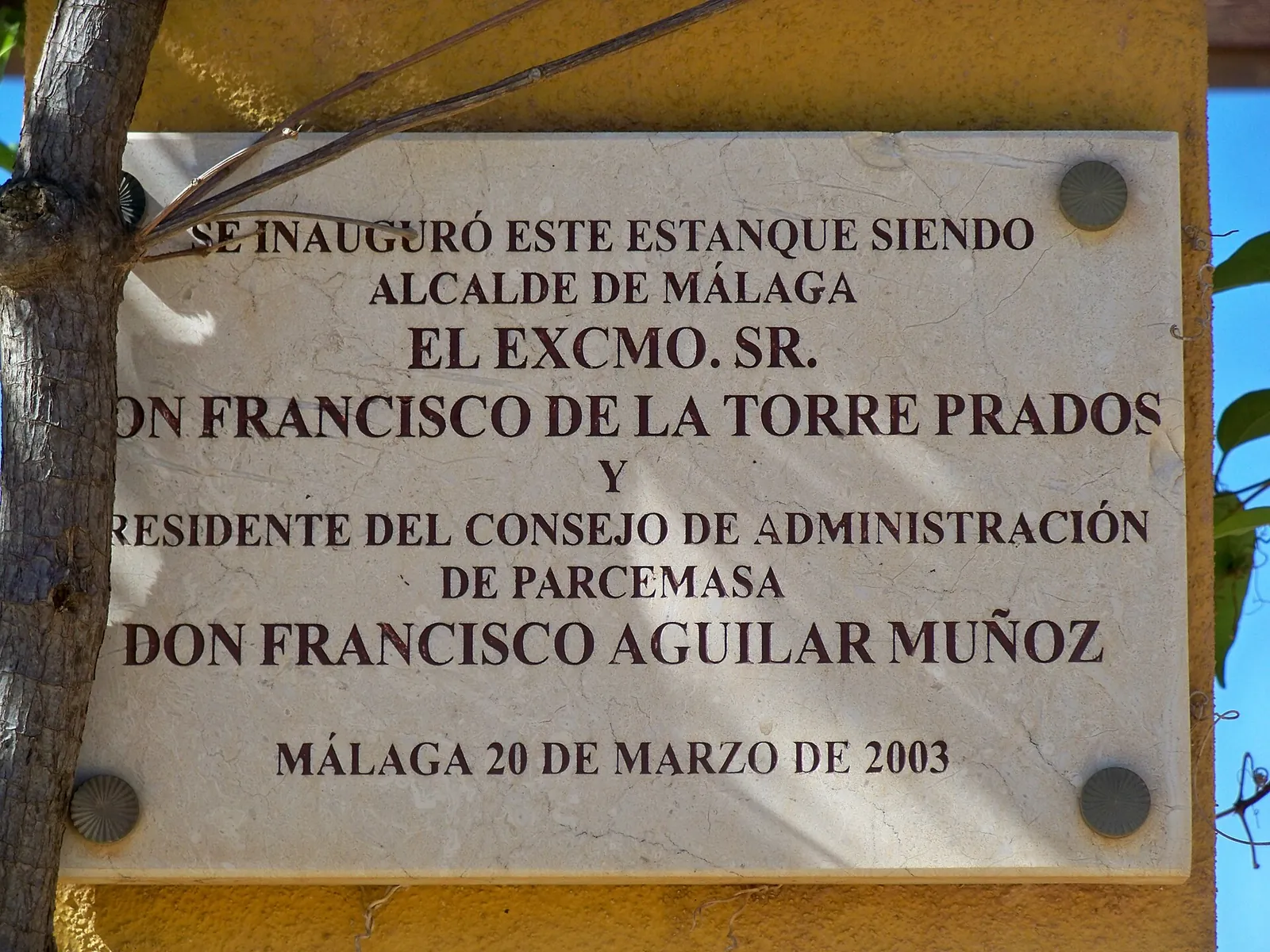 Placa a la Inauguración del Estanque del Jardín del Recuerdo