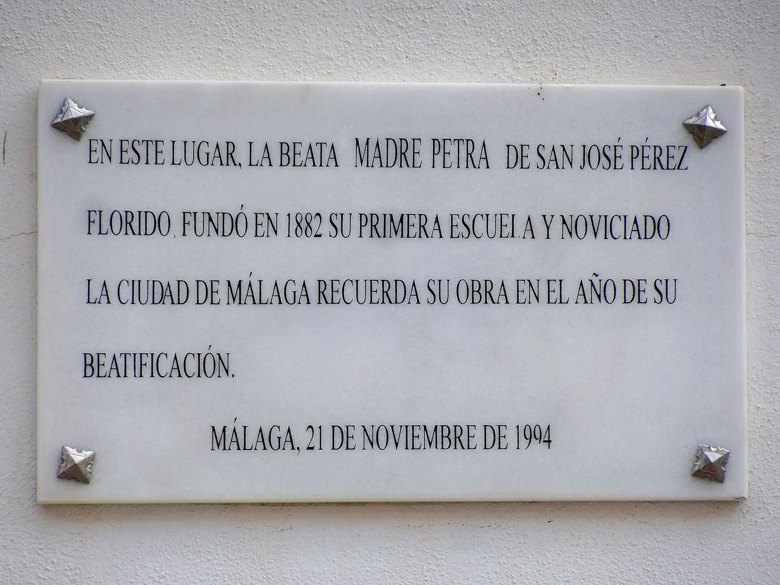 Placa a Madre Petra de San José