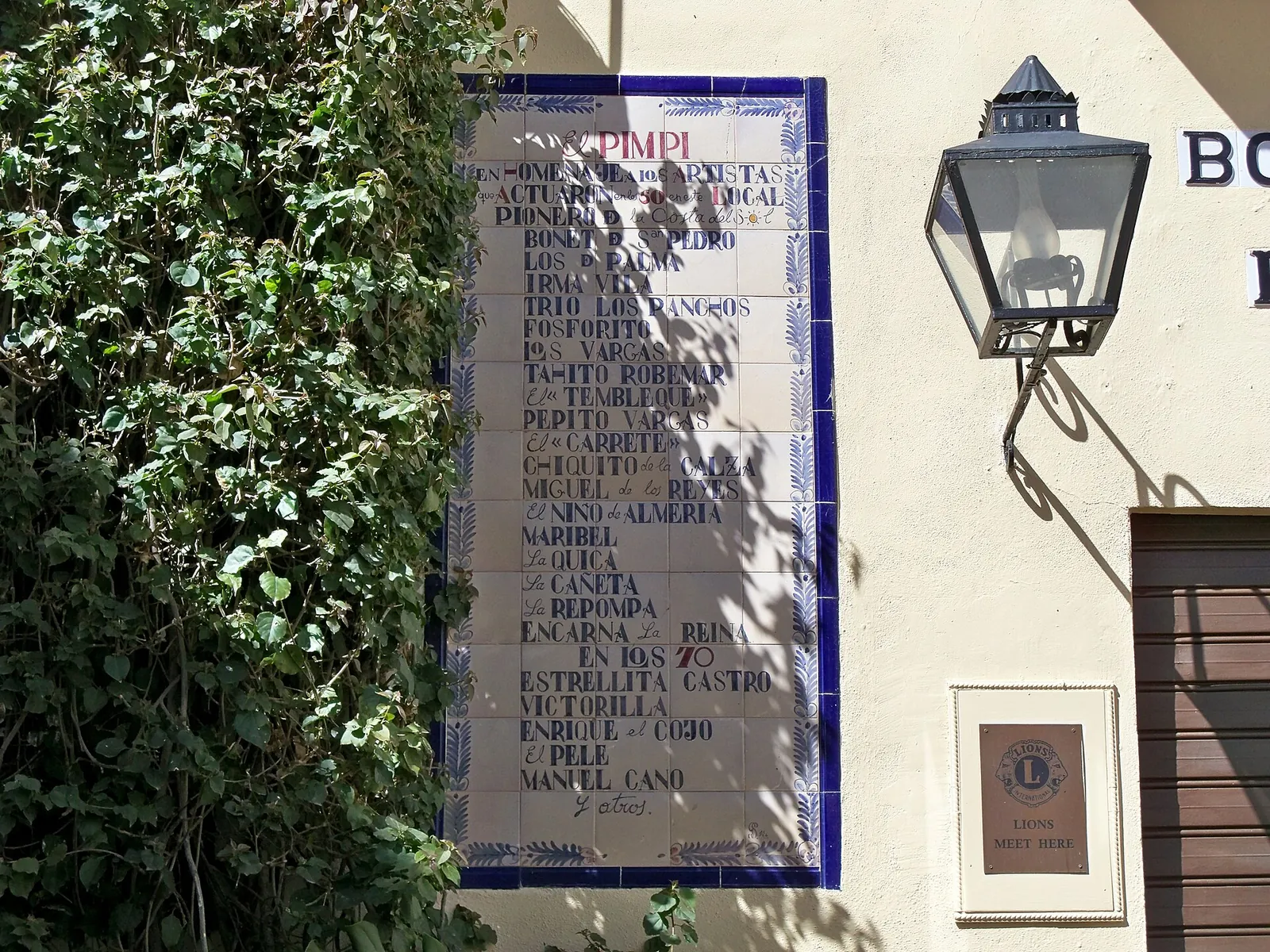 Placa a los Artistas de El Pimpi de los 50 y 70