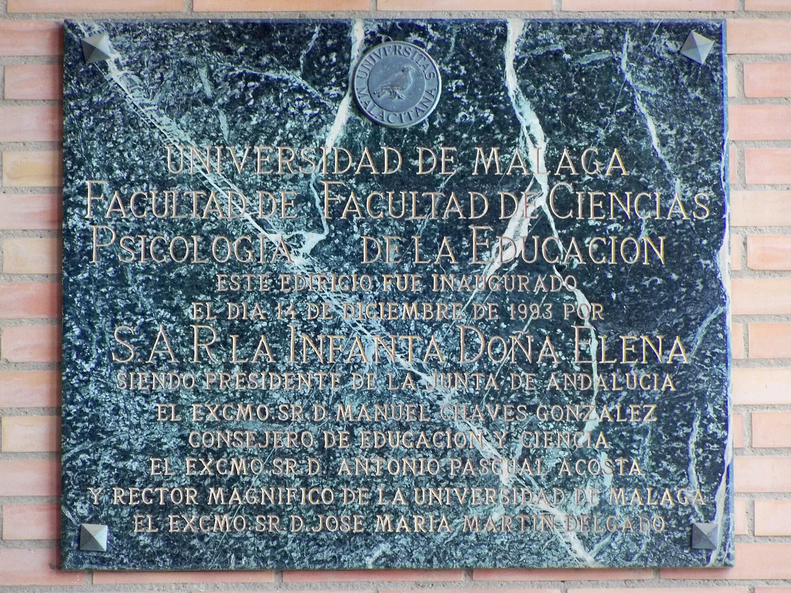 Placa a la Inauguración del Edificio de la Facultad de Psicología y Ciencias de la Educación