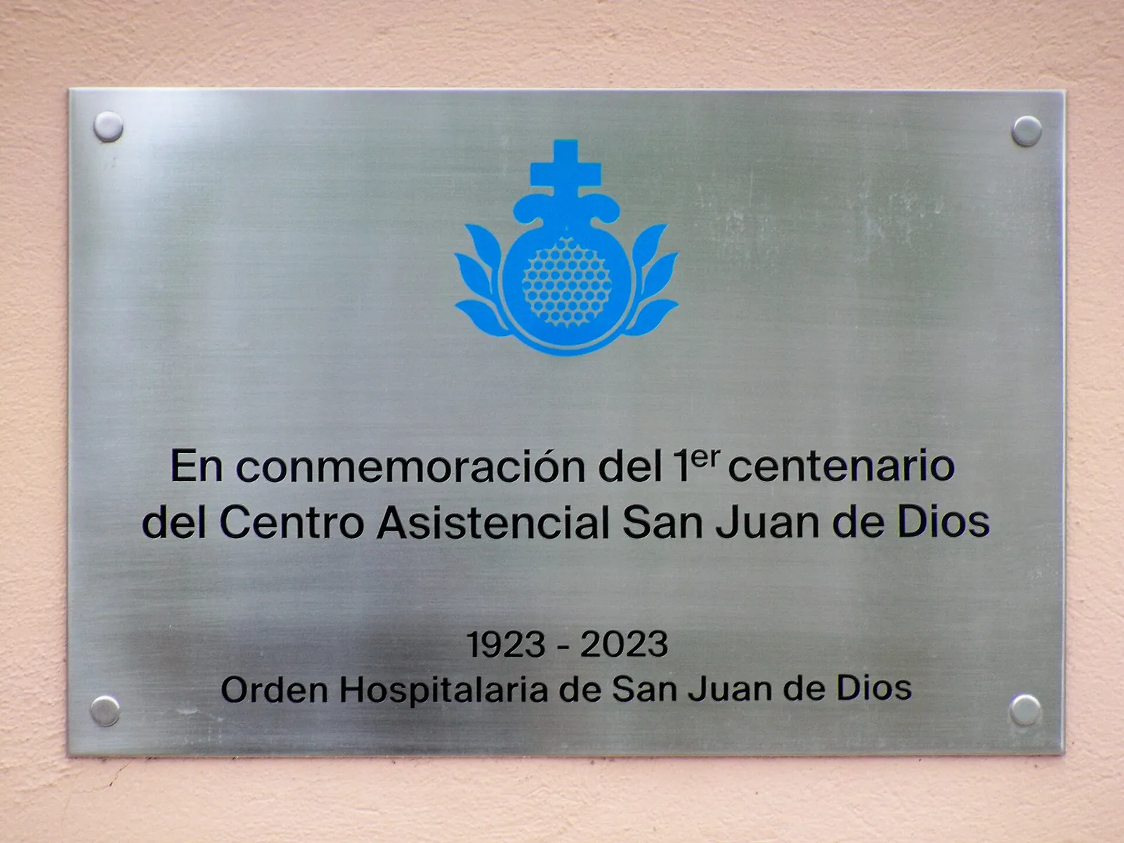 Placa al Centro Asistencial San Juan de Dios