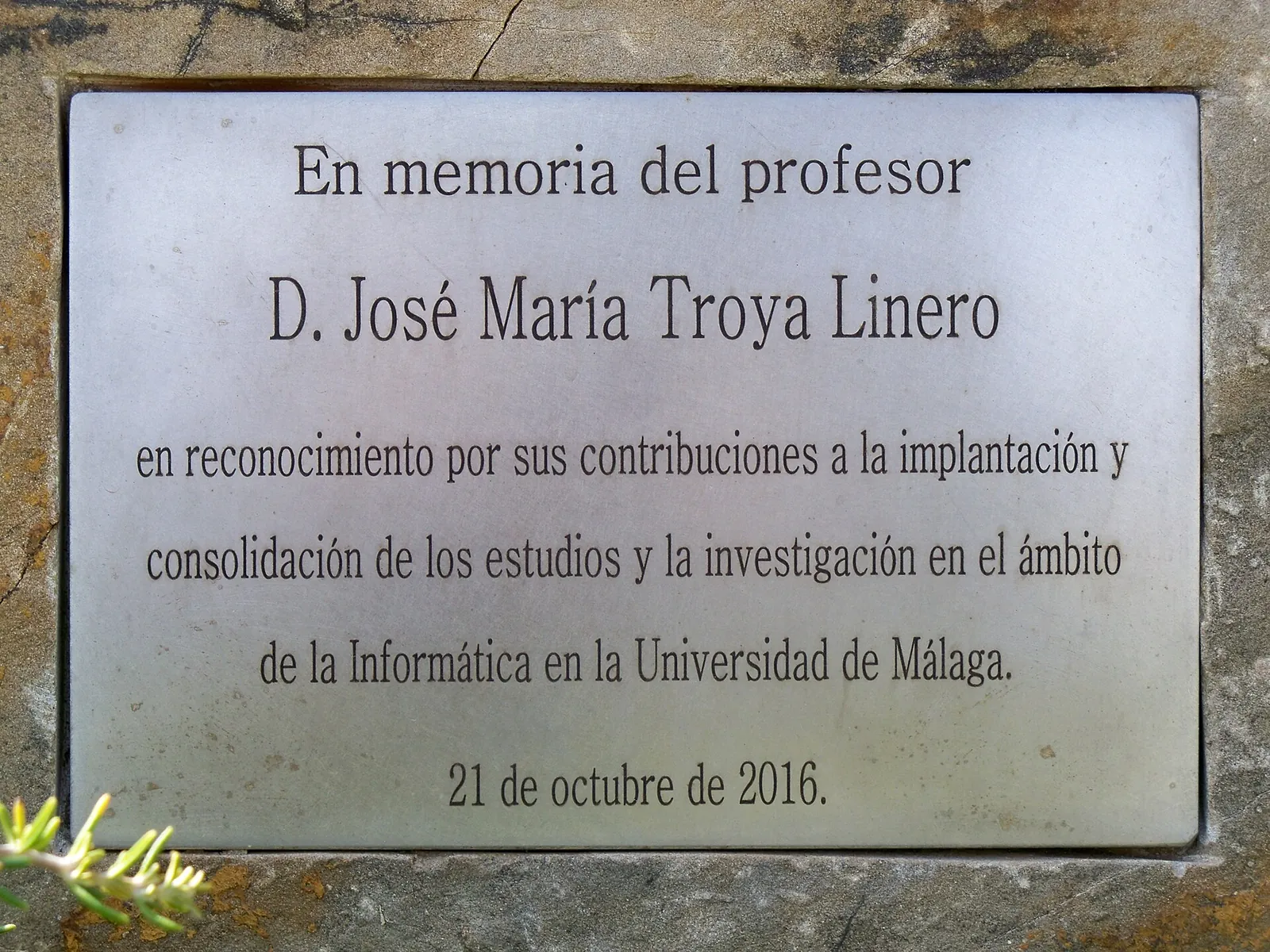 Placa a José María Troya Linero
