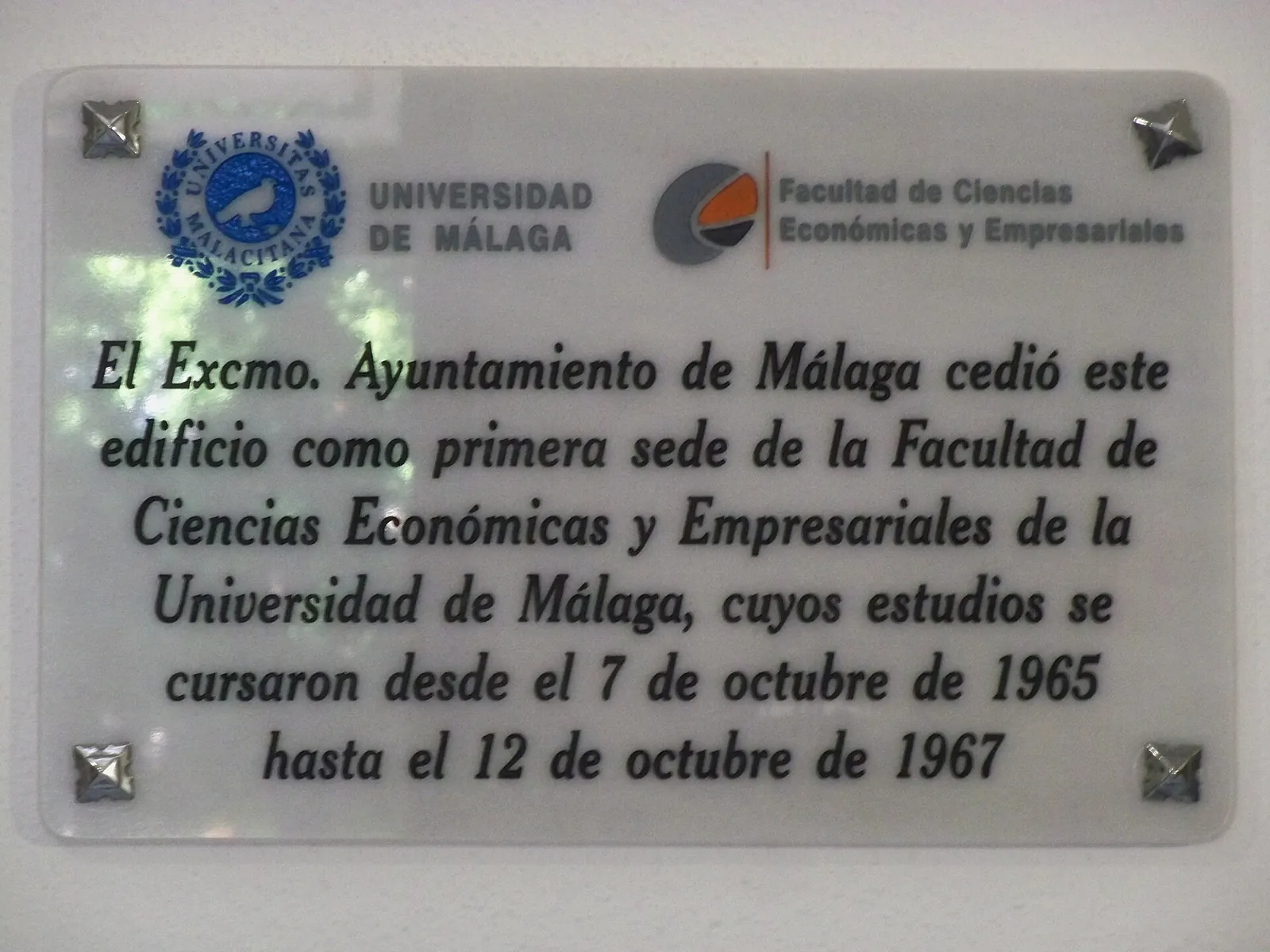 Placa a la Primera Sede de la Facultad de Ciencias Económicas y Empresariales