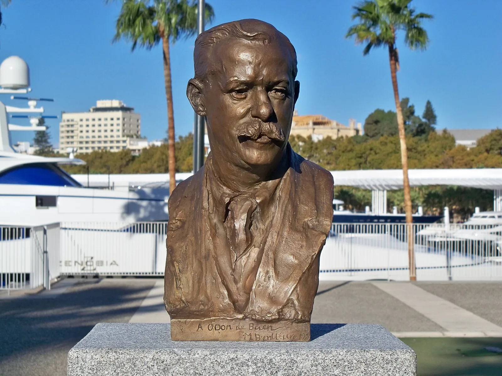 Monumento a Odón de Buen