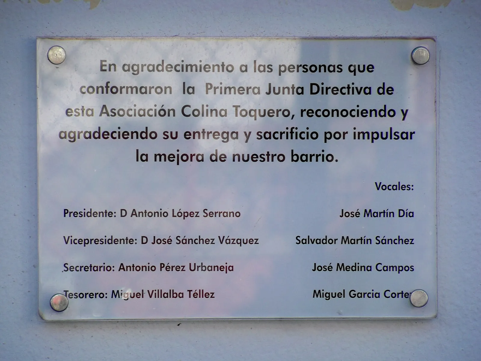 Placa a la Primera Junta Directiva de la Asociación Colina Toquero