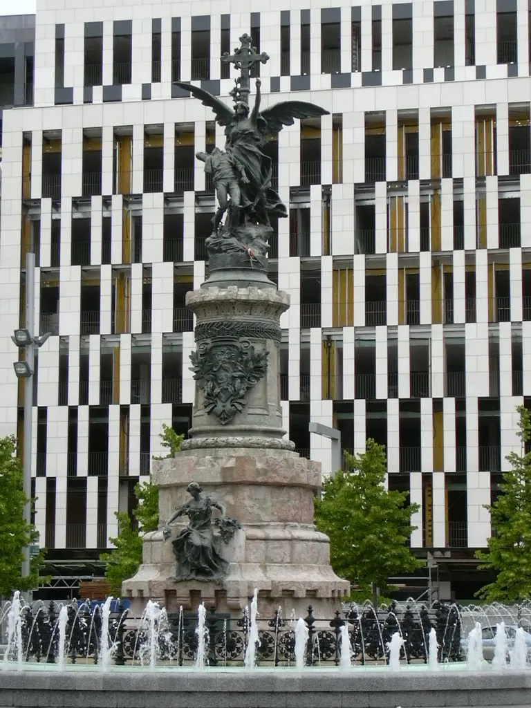 Monumento a los mártires de la religión y de la patria