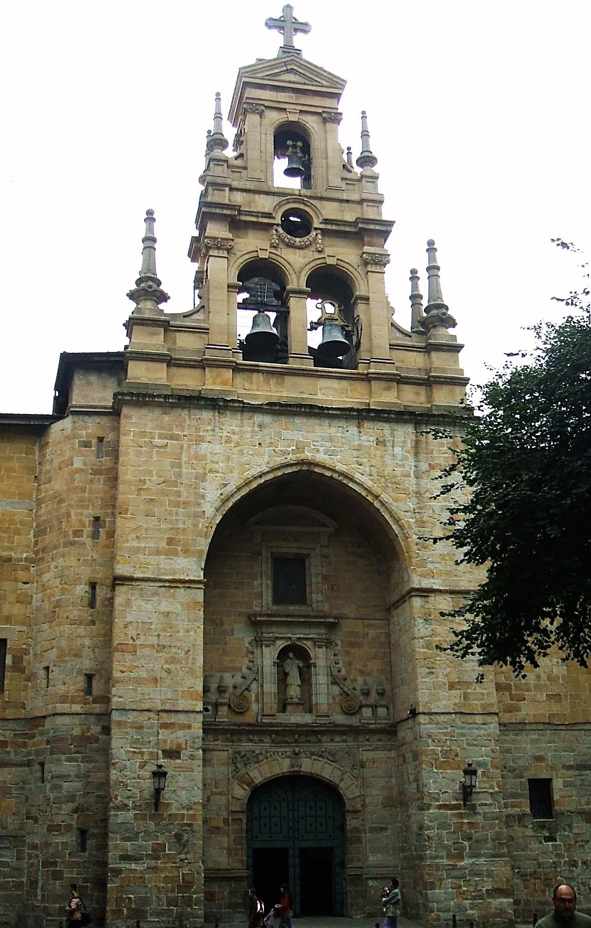 Done Bikendi eliza / Iglesia de San Vicente Mártir