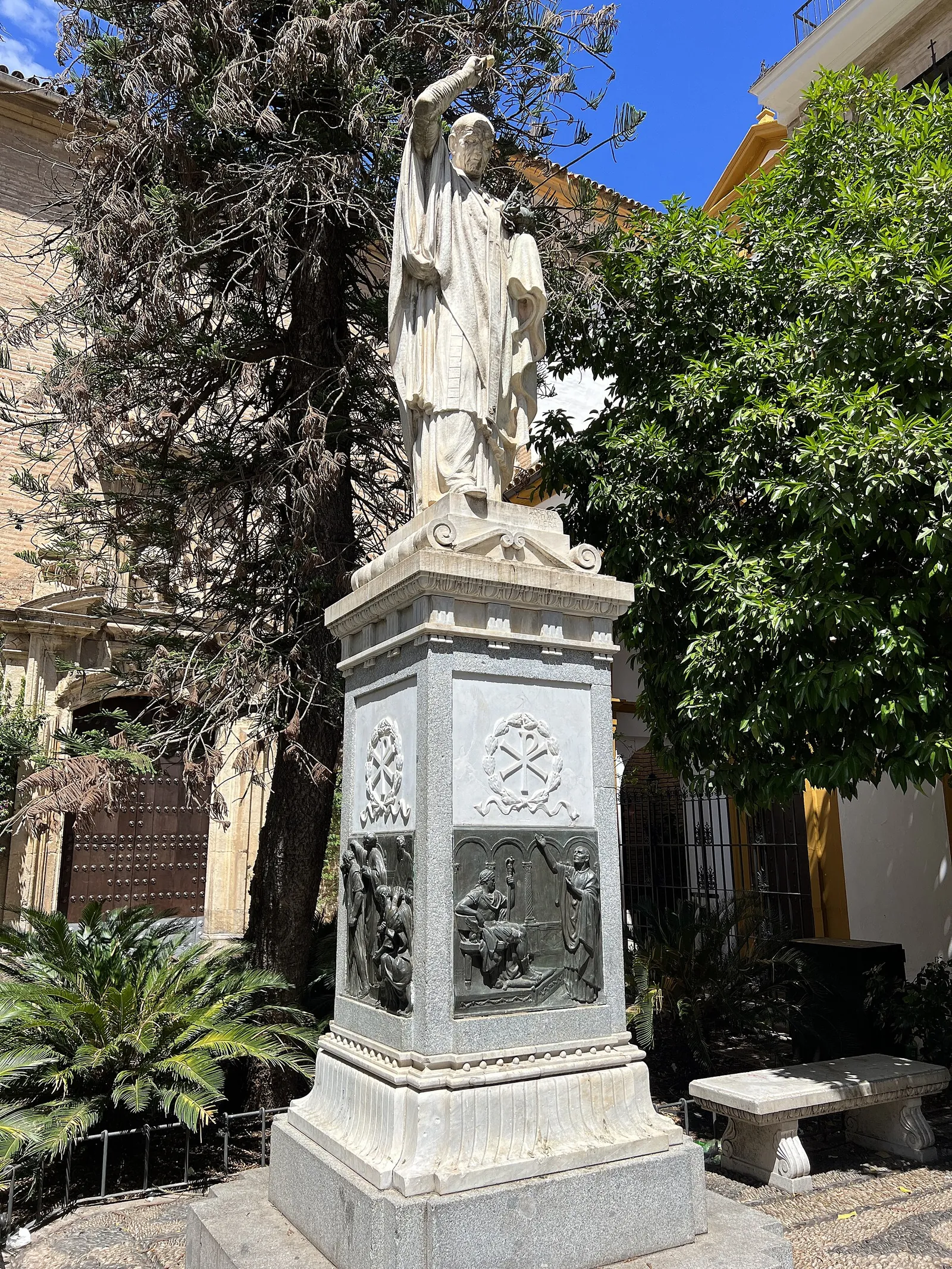 Monumento al Obispo Osio