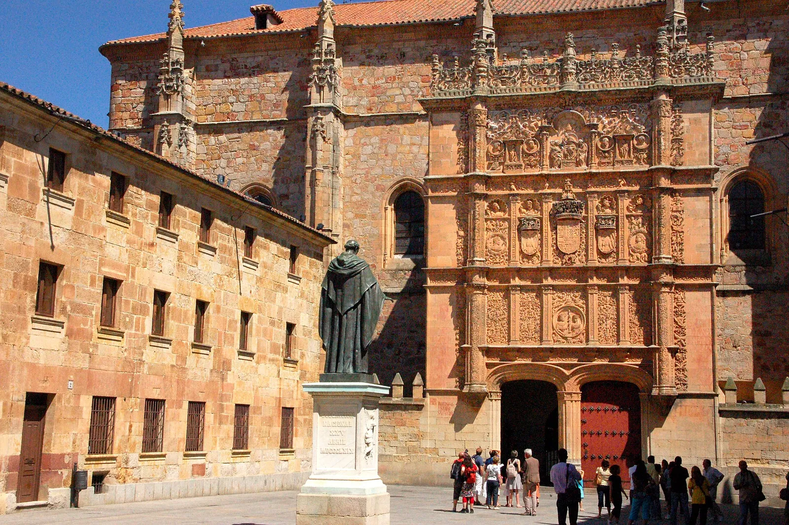 Estatua de Fray Luis de León