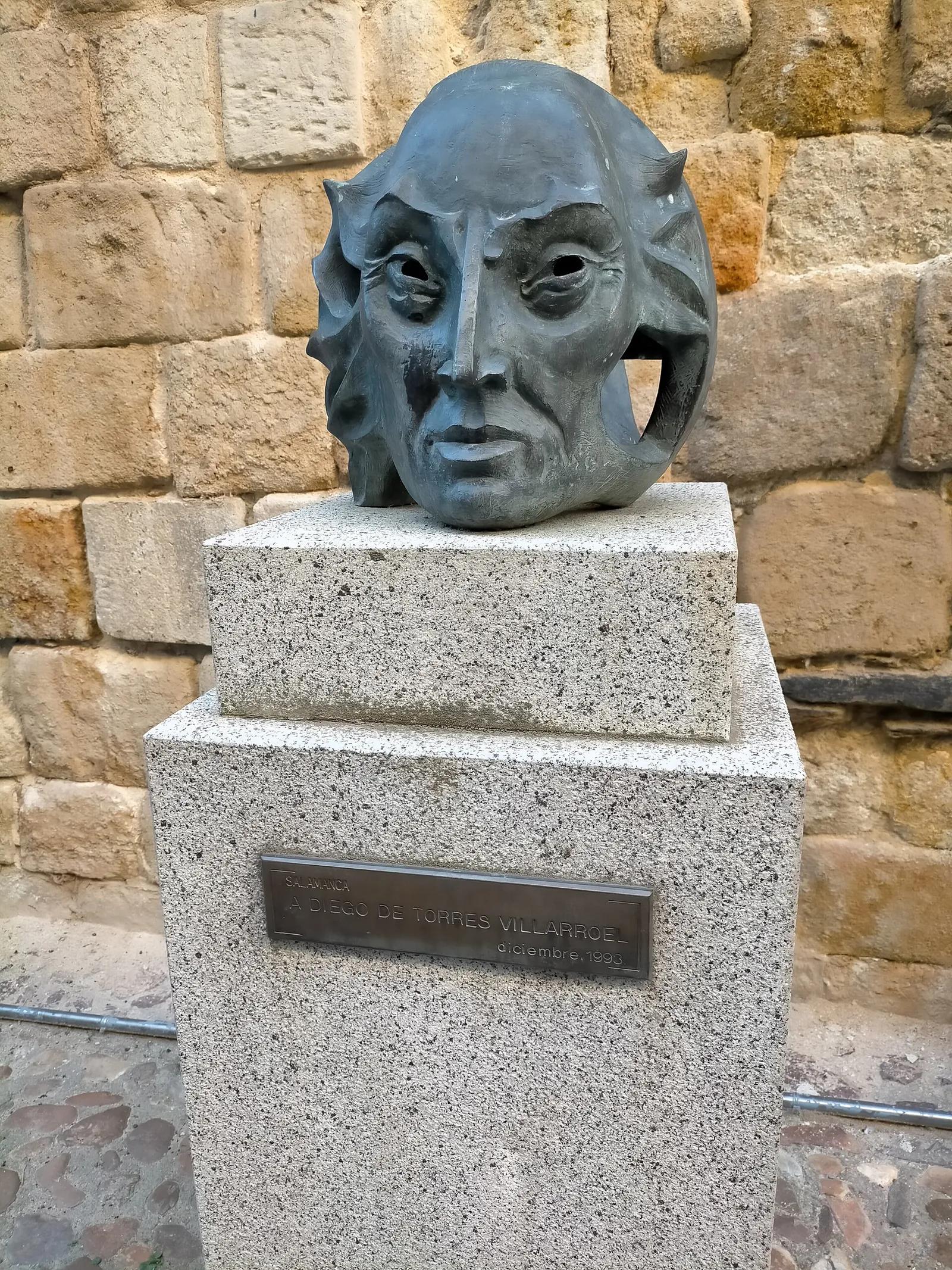 Monumento a Diego de Torres Villaroel