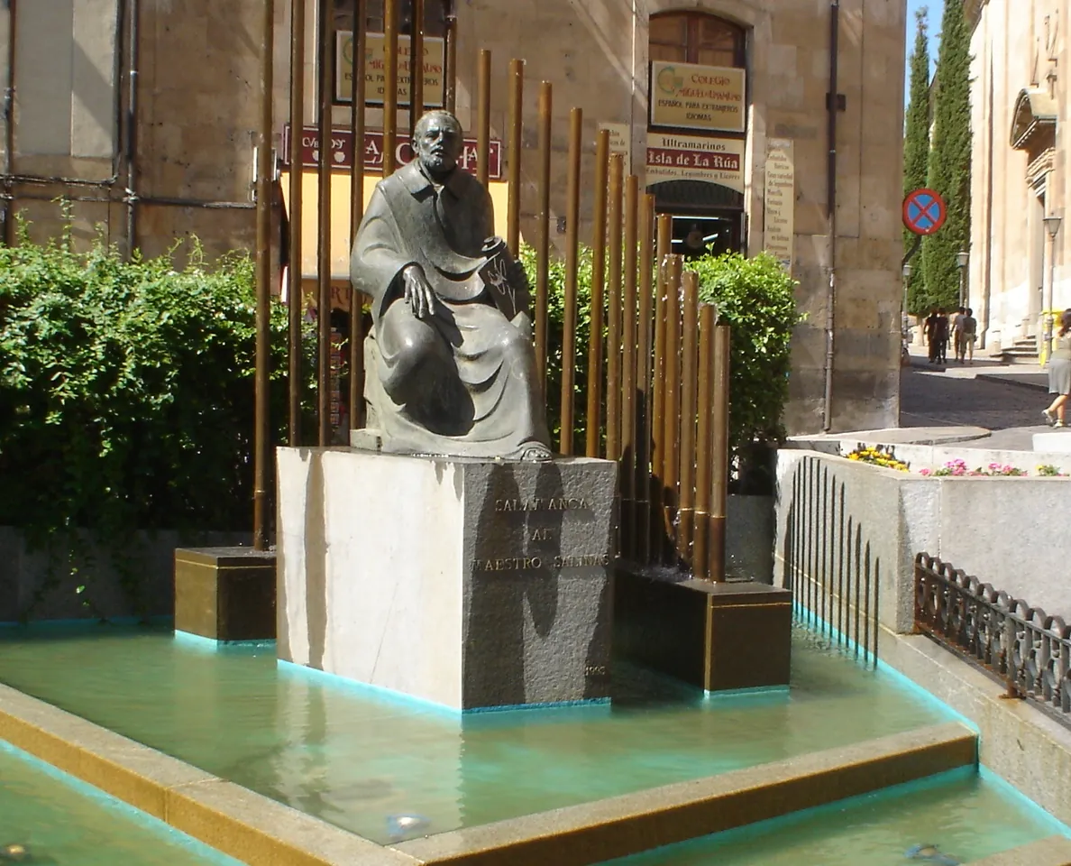 Monumento al Maestro Francisco Salinas