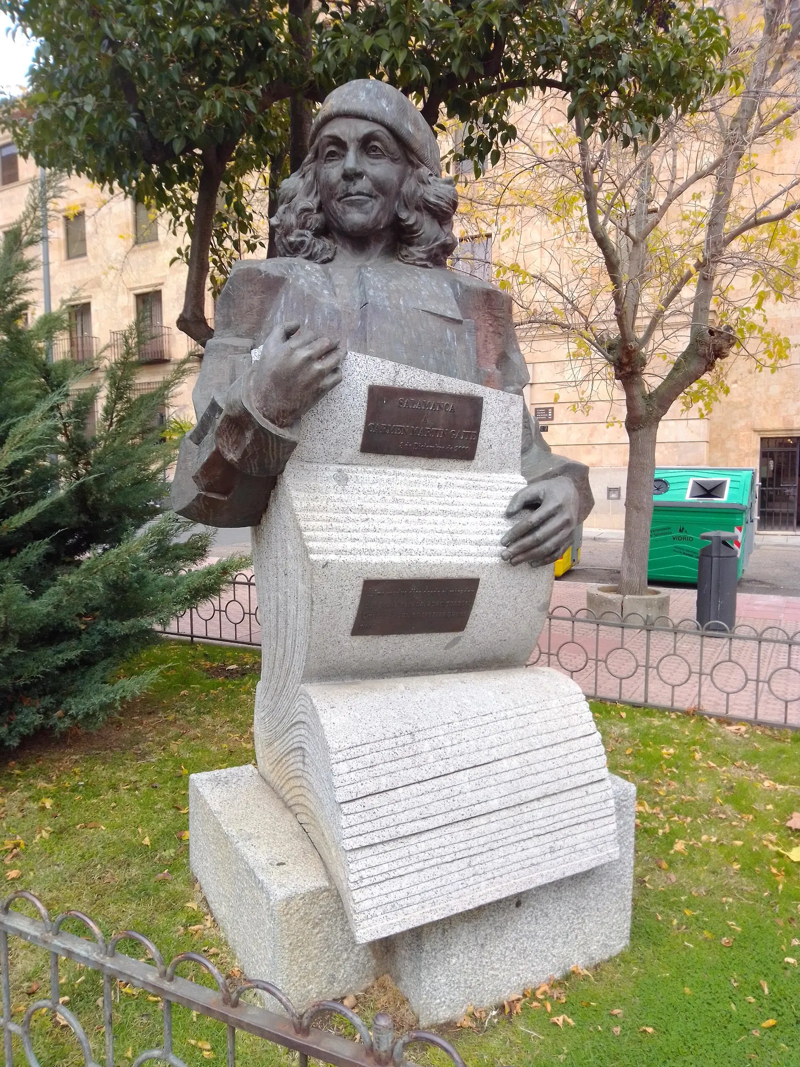 Monumento a Carmen Martín Gaite